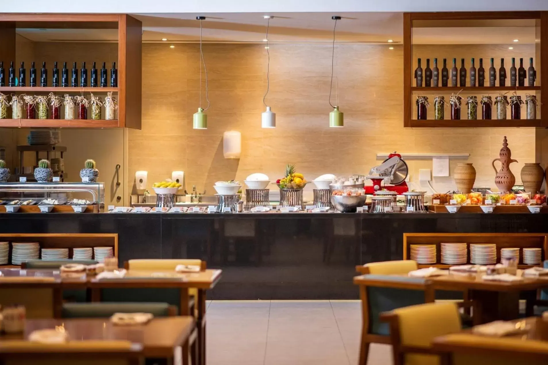 Breakfast, Restaurant/Places to Eat in Crowne Plaza Muscat OCEC, an IHG Hotel