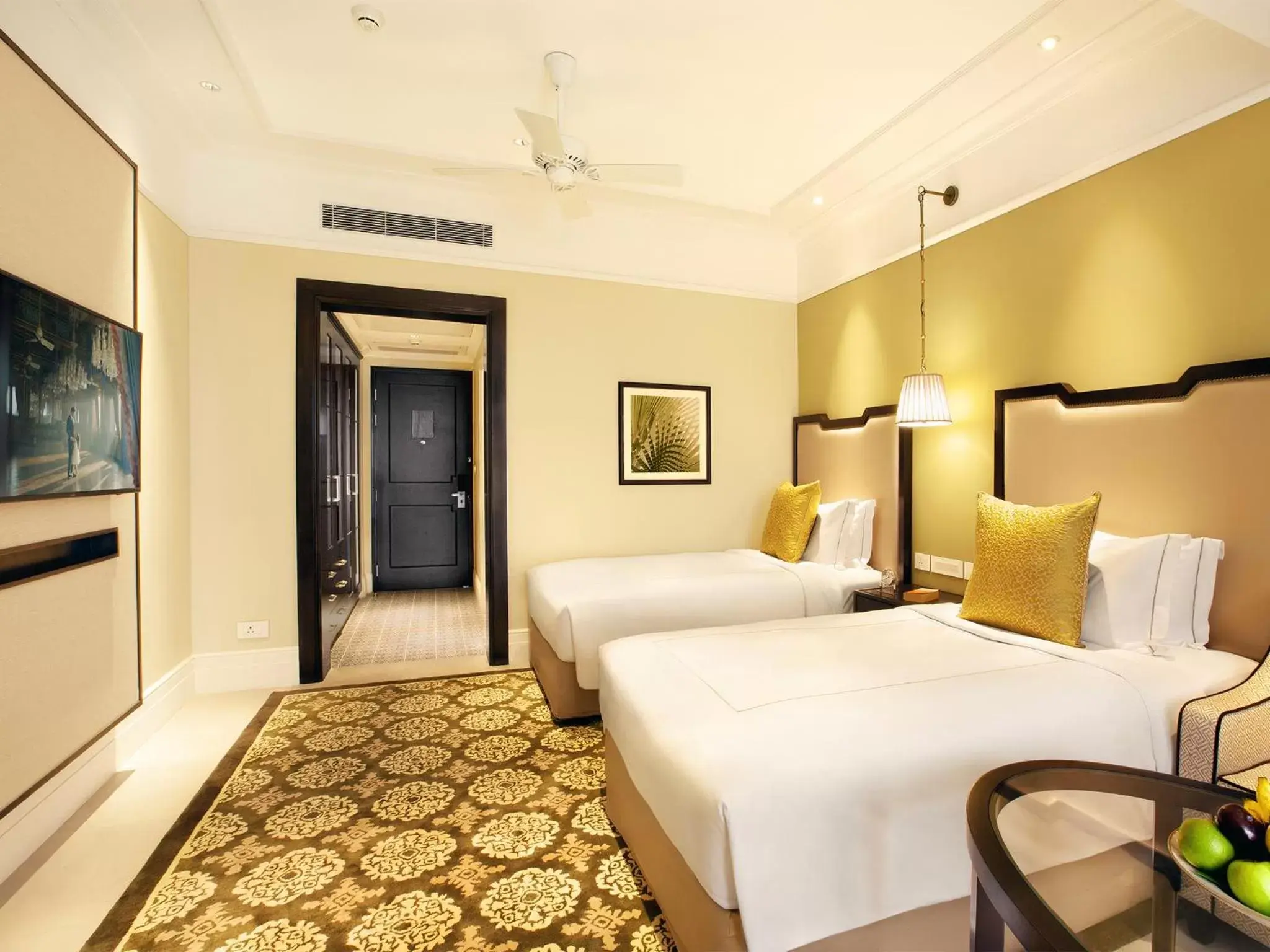 Bedroom, Bed in Taj Connemara, Chennai