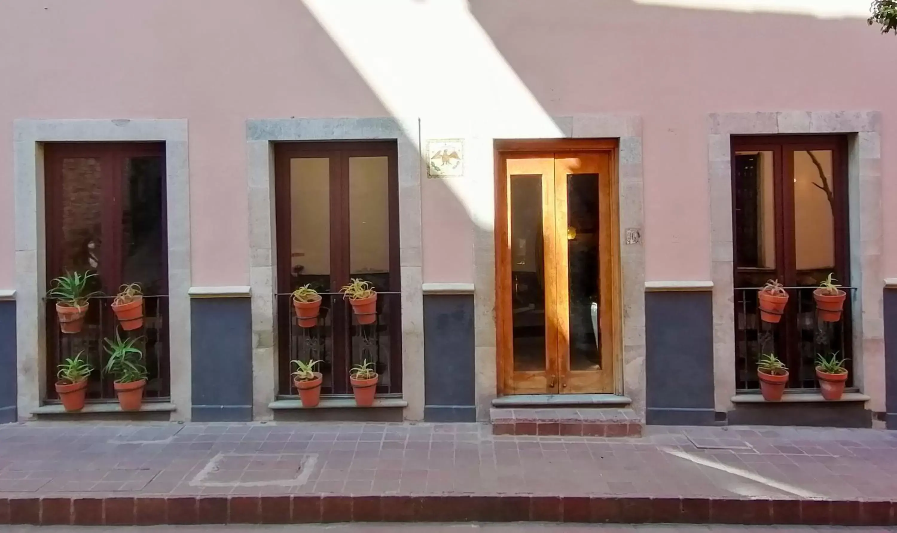 Facade/entrance in Casona Alonso 10- Hotelito Mexicano