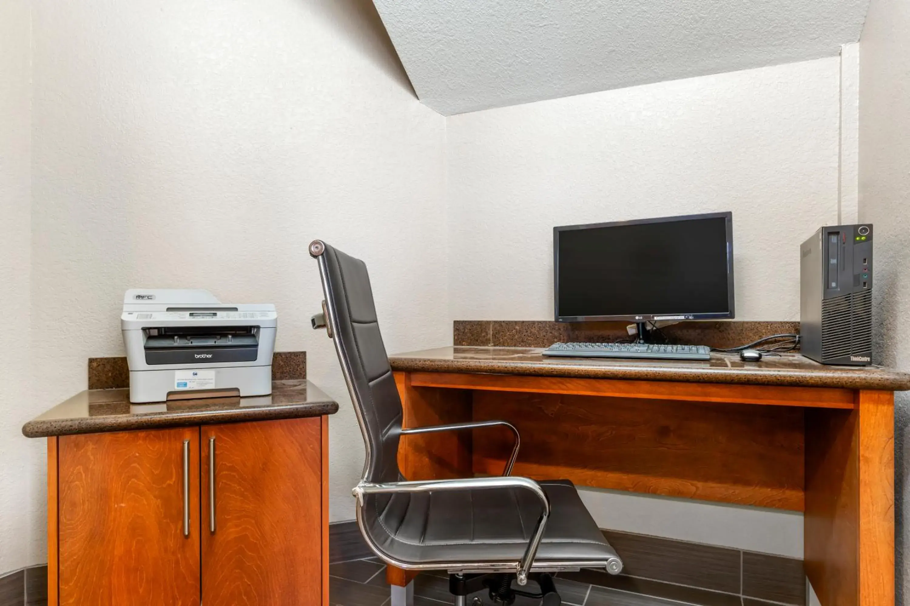 Business facilities, Business Area/Conference Room in Comfort Inn Arcata