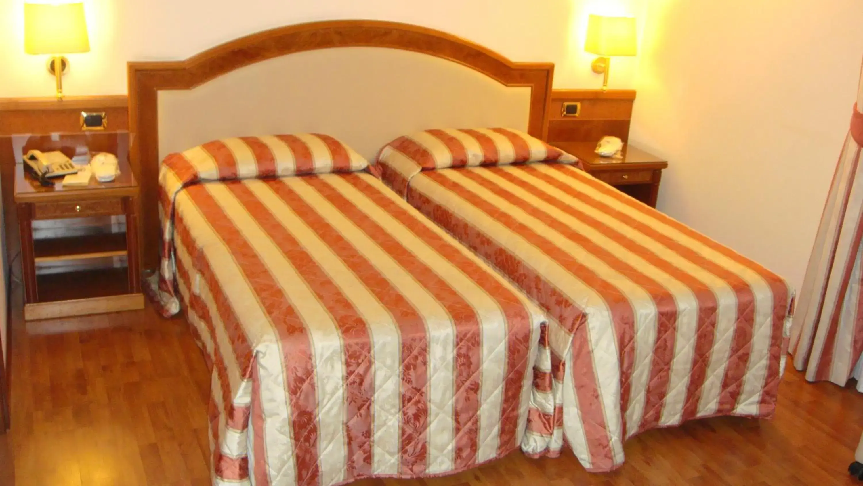 Bed in Albergo Corona