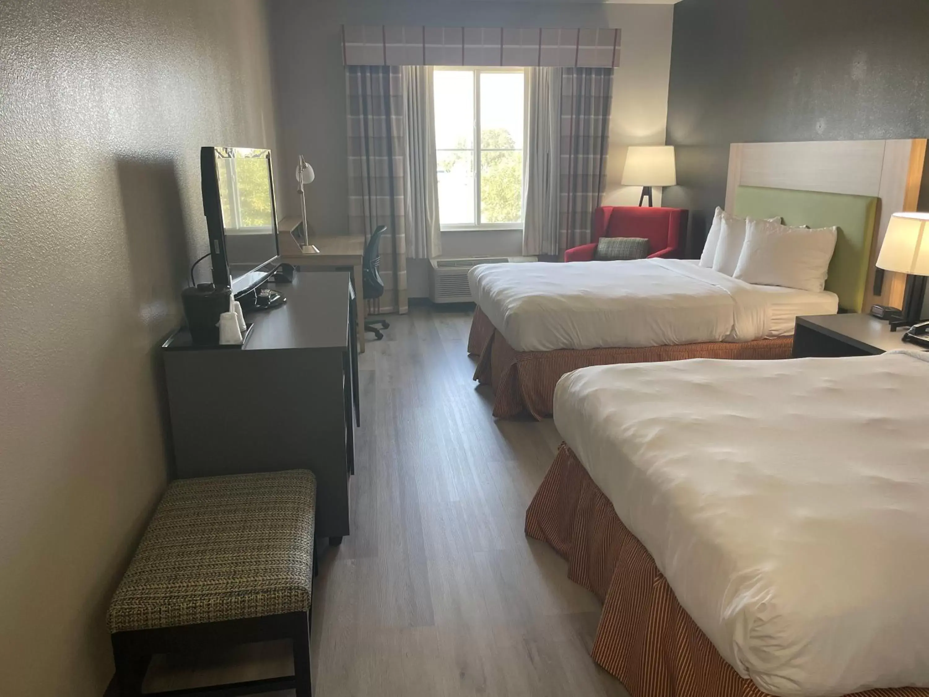 TV and multimedia, Bed in Country Inn & Suites by Radisson, College Station, TX