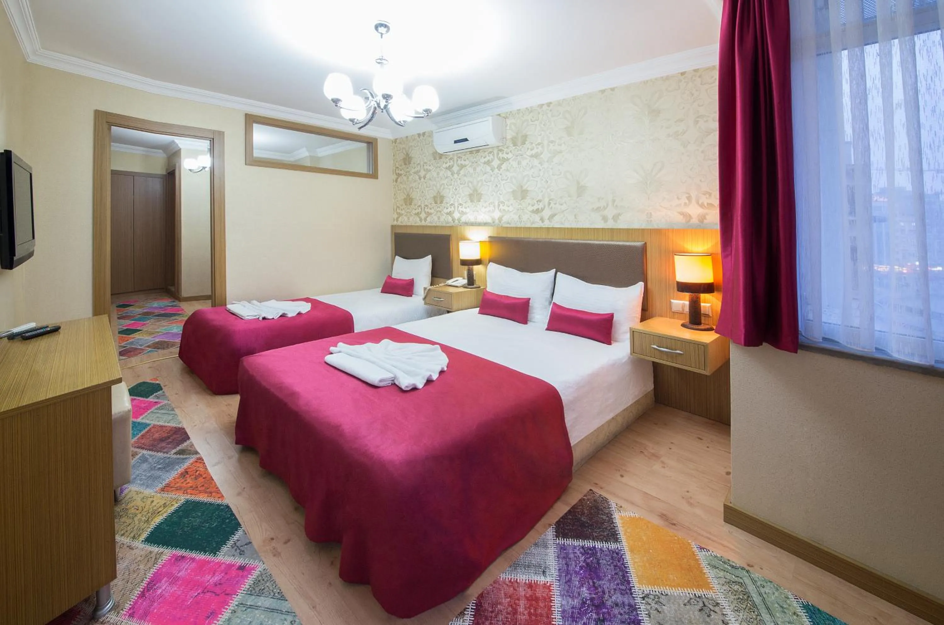 Photo of the whole room in GRAND ZENTRUM HOTEL & CAFE RESTAURANT - Taksim Square