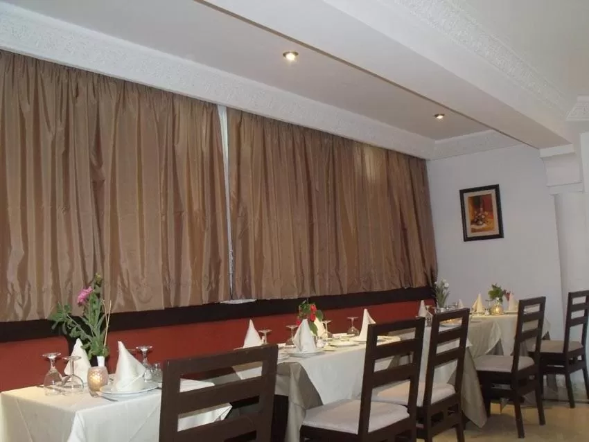 Restaurant/places to eat in Castilia suites