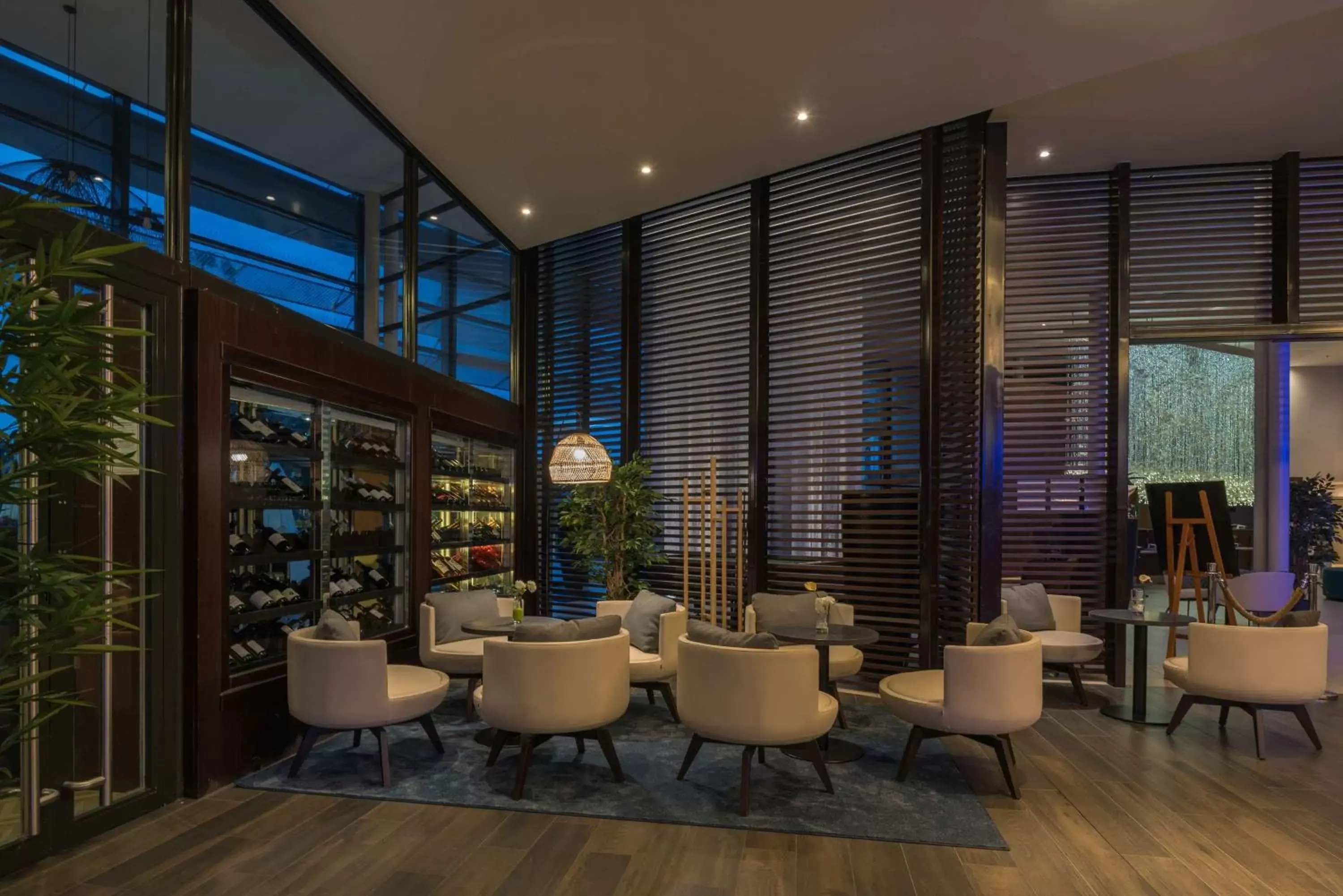 Lounge or bar, Lounge/Bar in Hilton Evian Les Bains