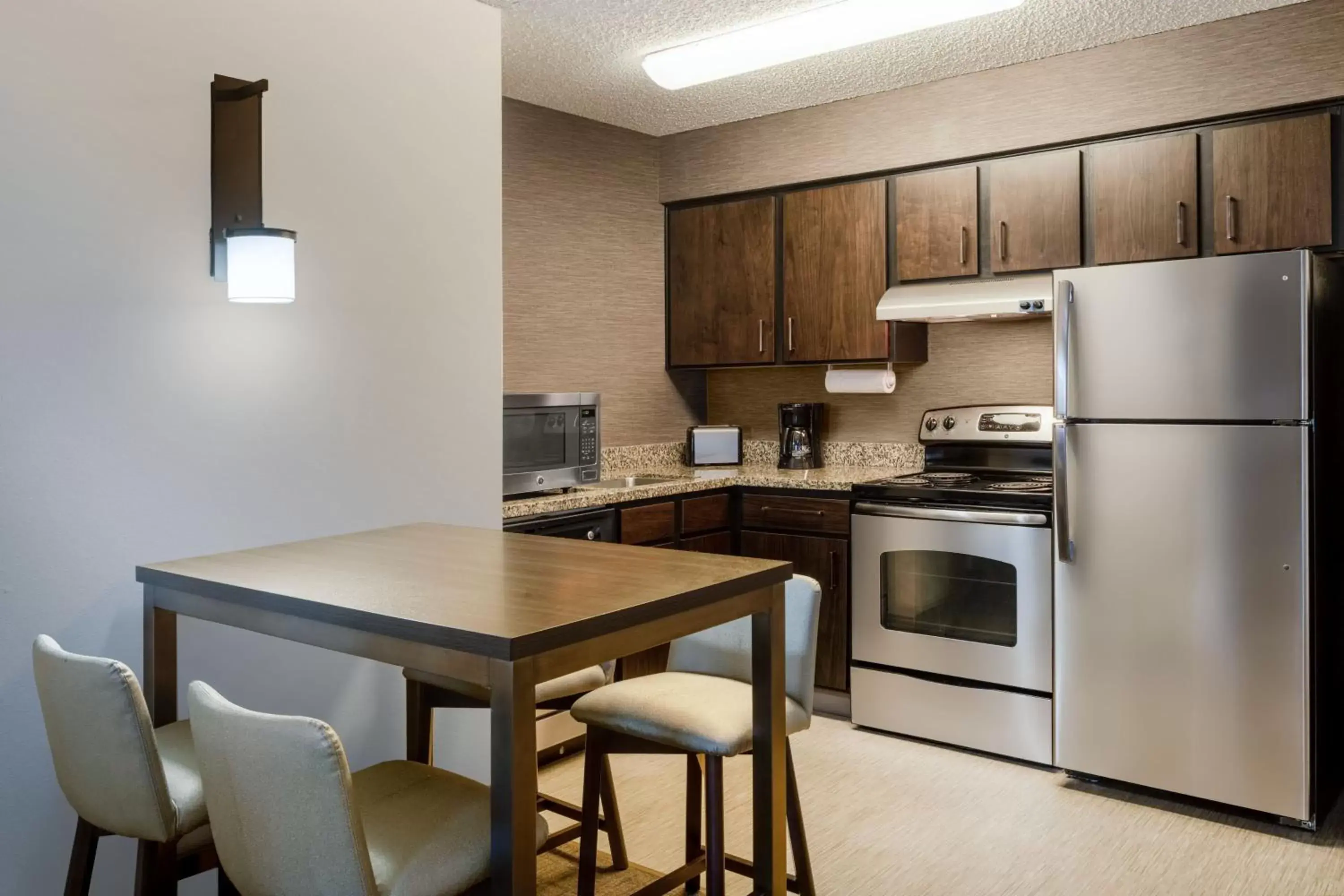 Bedroom, Kitchen/Kitchenette in Residence Inn by Marriott Boulder Broomfield