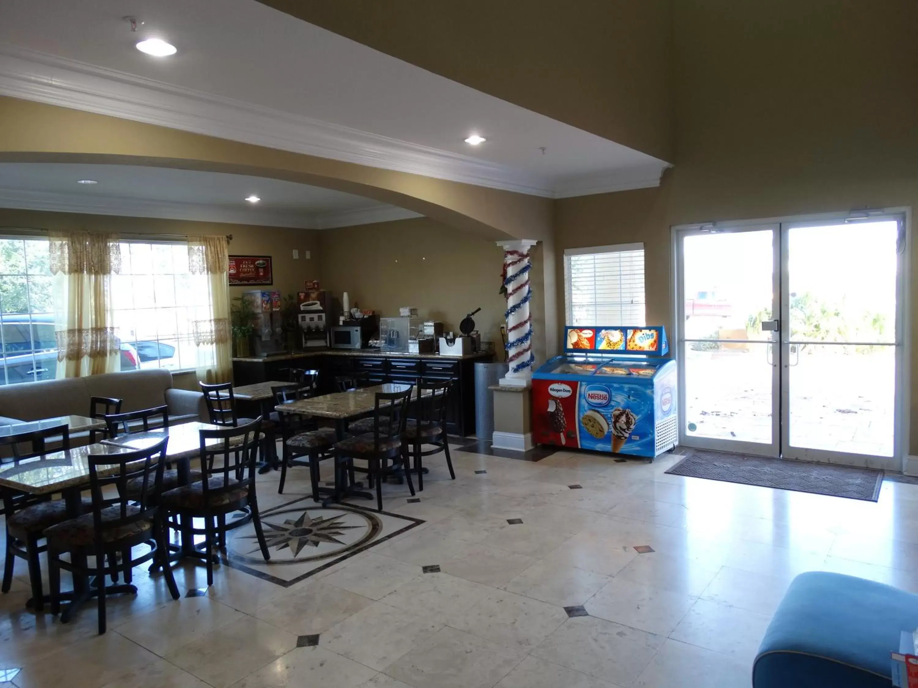 Lobby or reception, Restaurant/Places to Eat in Regency Inn & Suites - Baytown