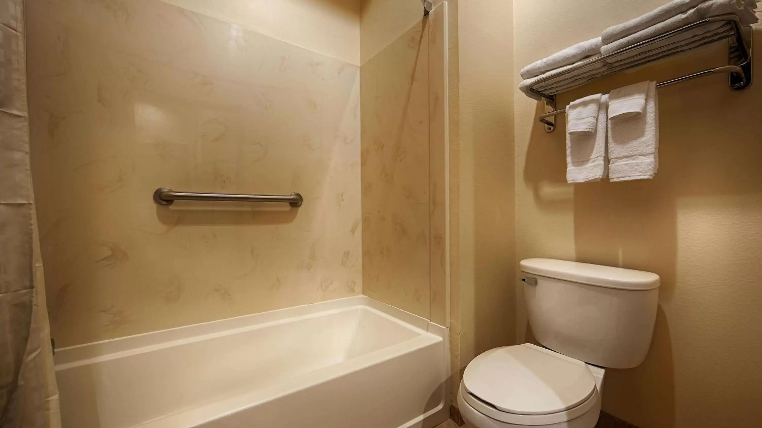 Bathroom in Best Western Lockhart Hotel & Suites