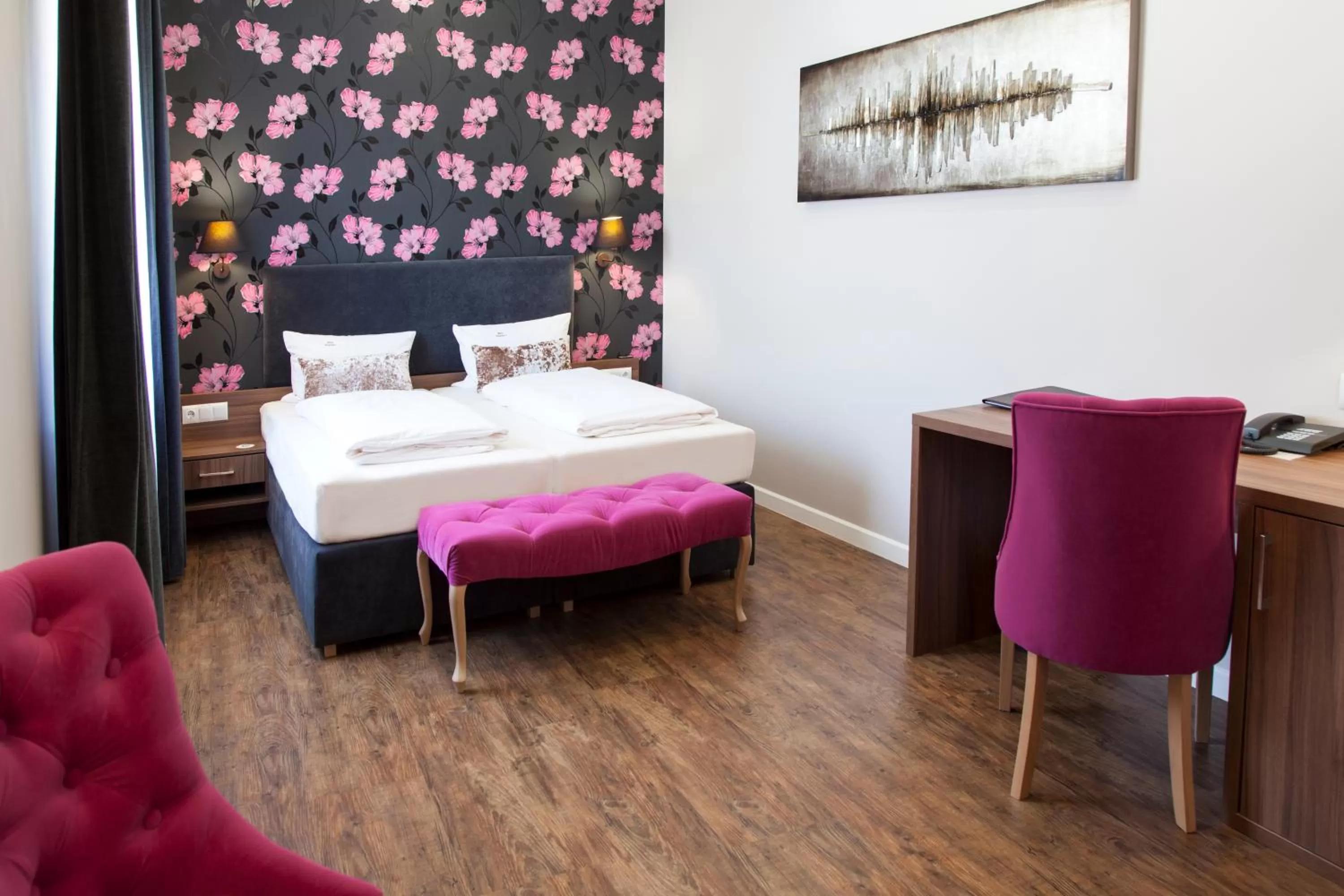 Bedroom, Bed in Hotel Engelbert