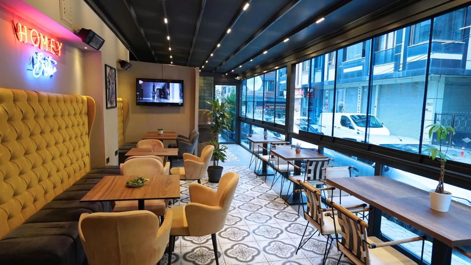 Restaurant/places to eat in Homey AirPort Hotel