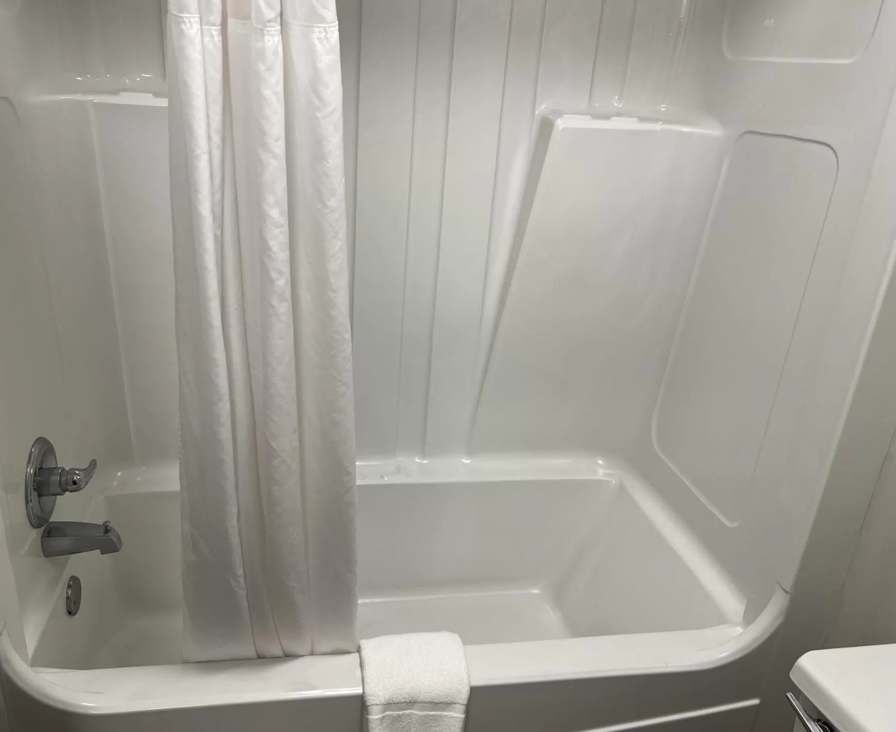 Shower in Days Inn by Wyndham Valdosta I-75