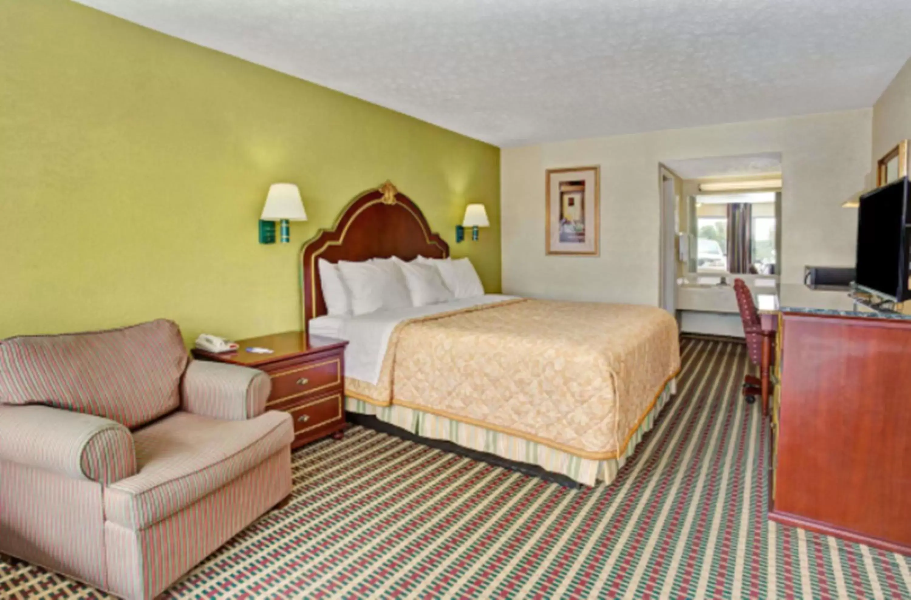 Photo of the whole room in Travelodge by Wyndham Sellersburg