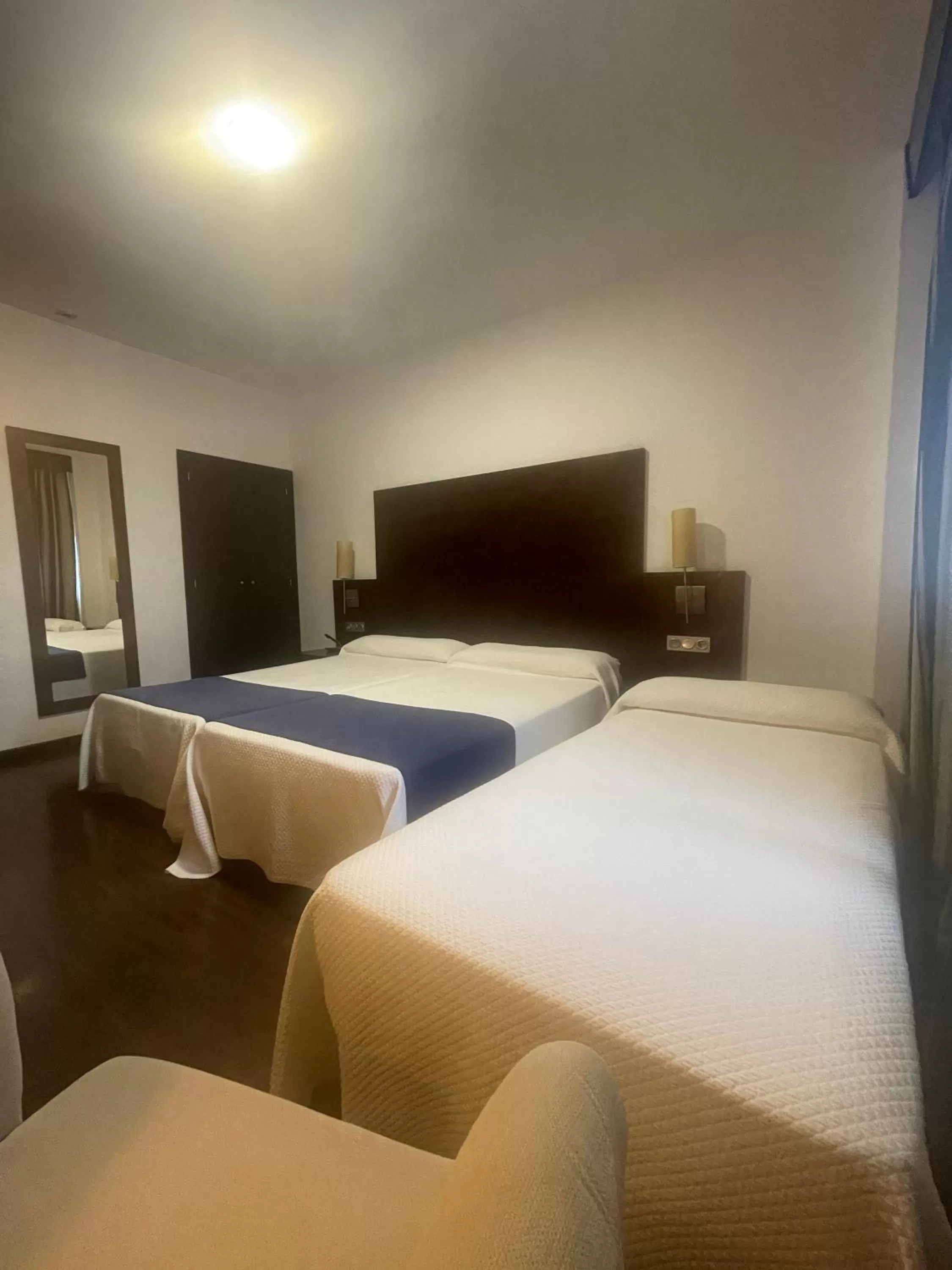 Photo of the whole room, Bed in Complejo 24H