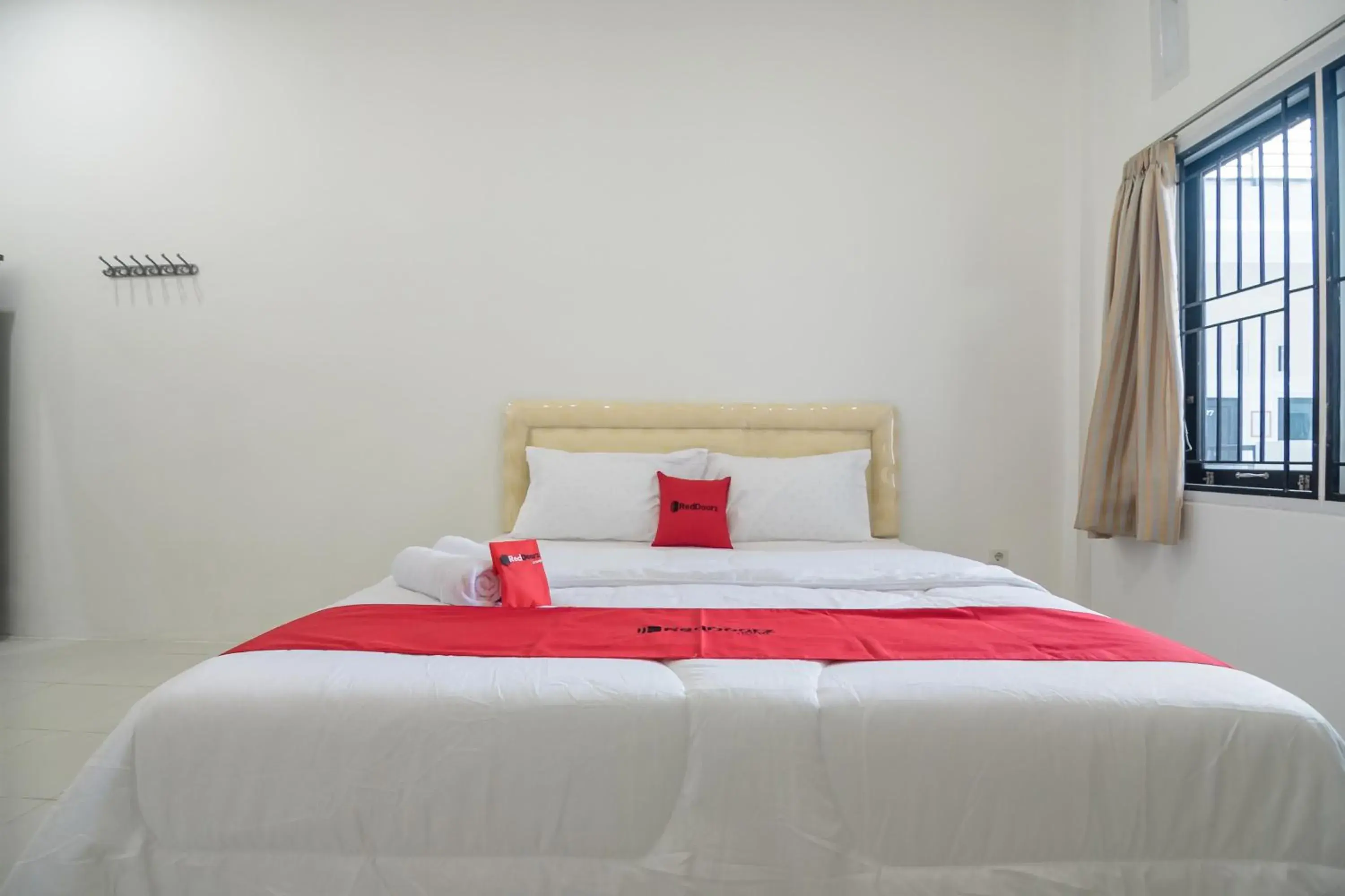 Bedroom, Bed in RedDoorz near Sultan Thaha Airport Jambi Bedroom, Bed in RedDoorz near Sultan Thaha Airport Jambi