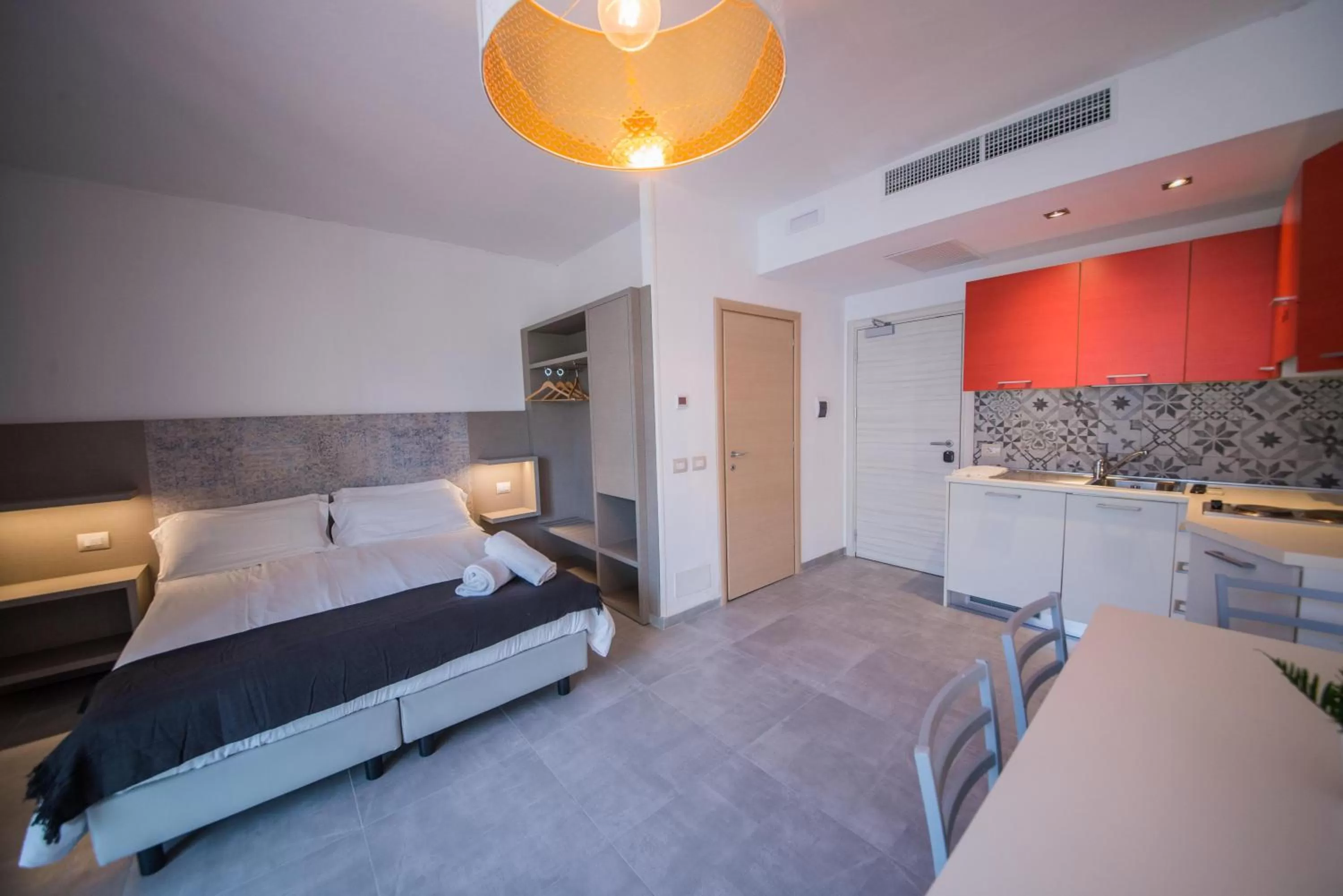 Photo of the whole room, Bed in Residence Cristine