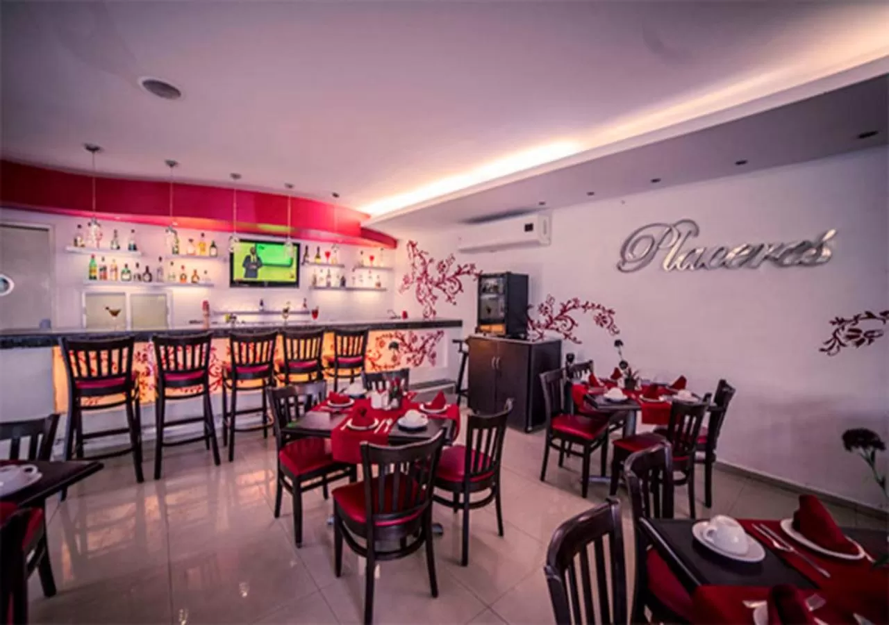 Restaurant/places to eat in Hotel Grand Marlon