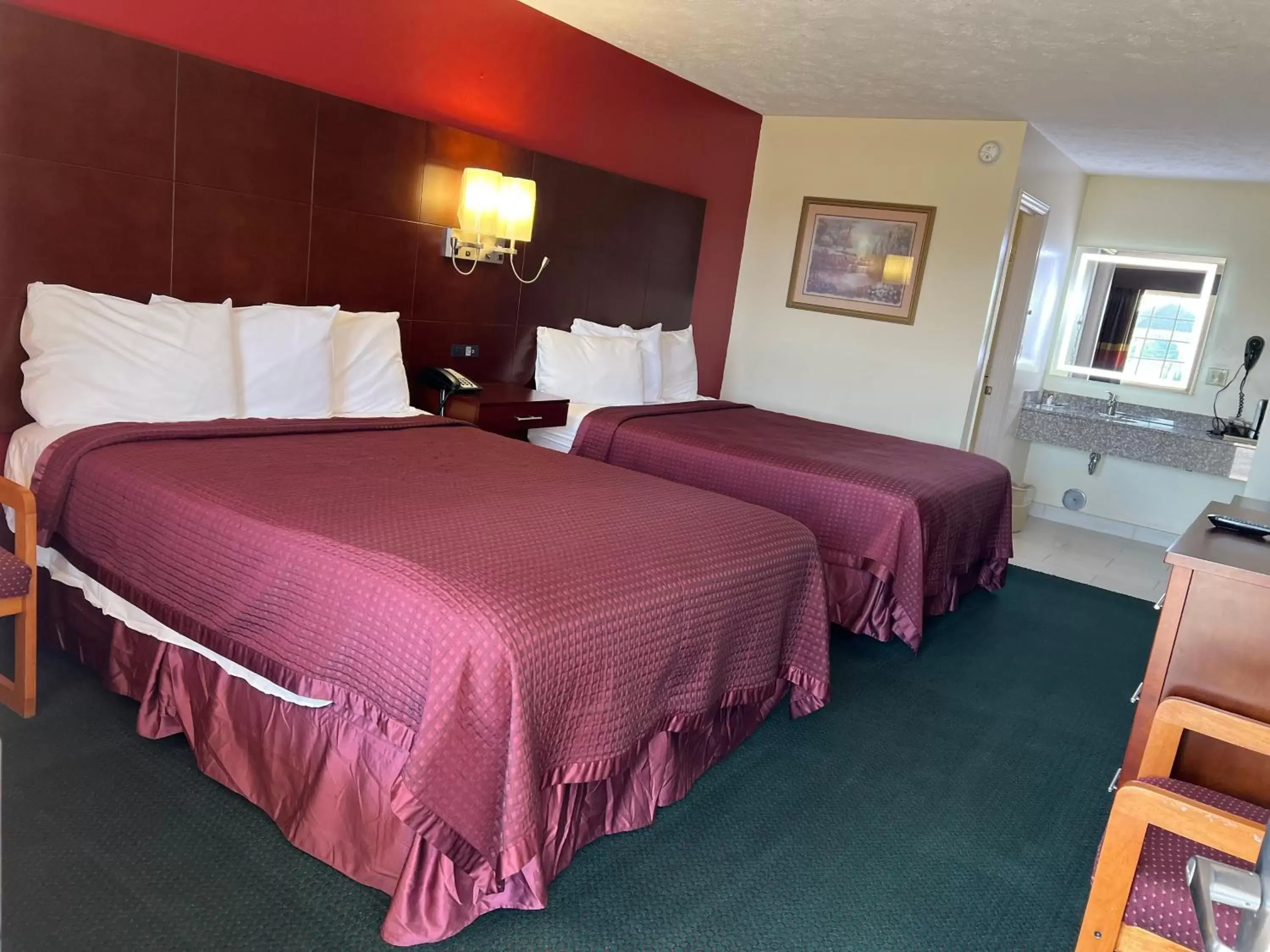 Bed in Surry Inn - Dobson