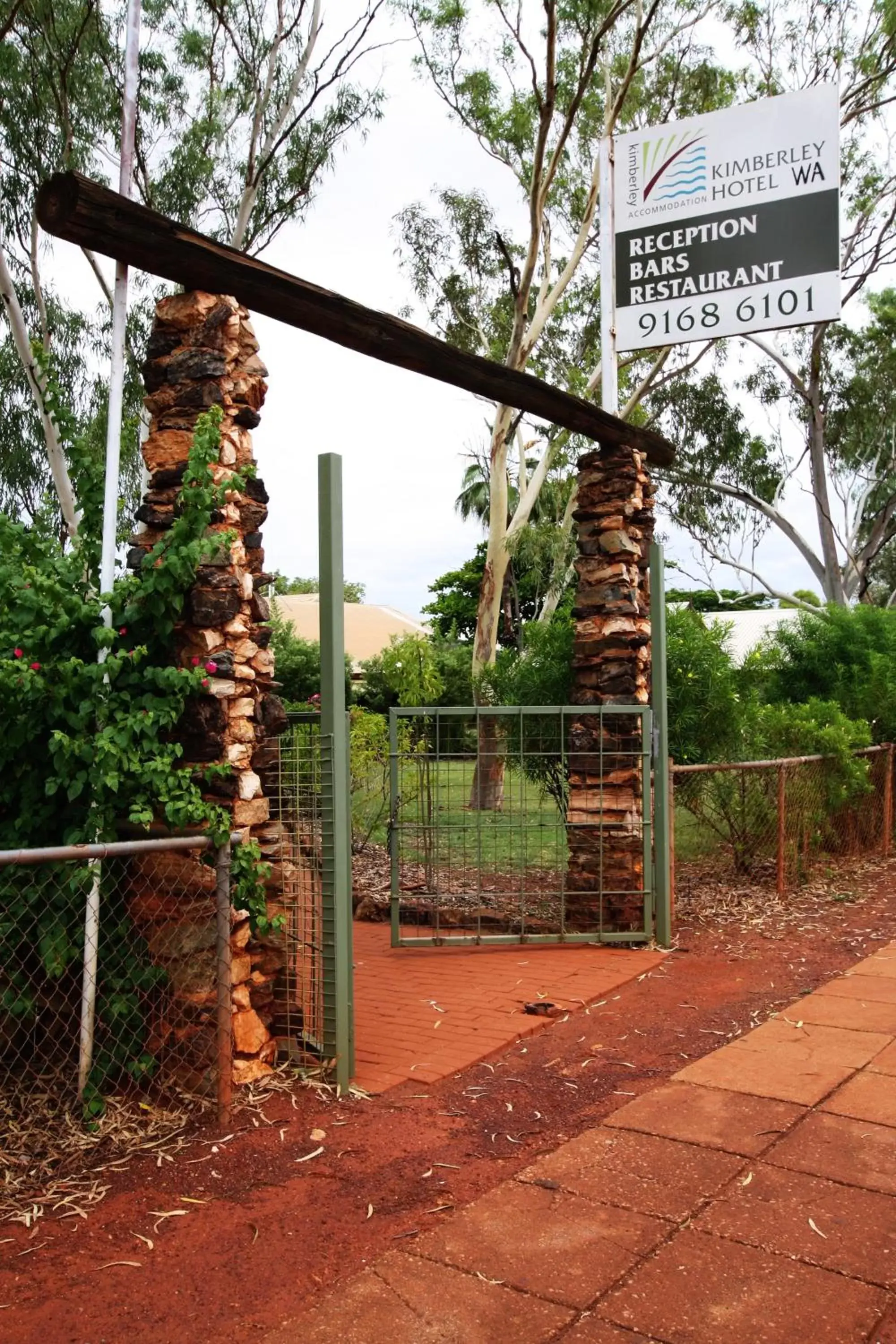 Facade/entrance in Kimberley Hotel