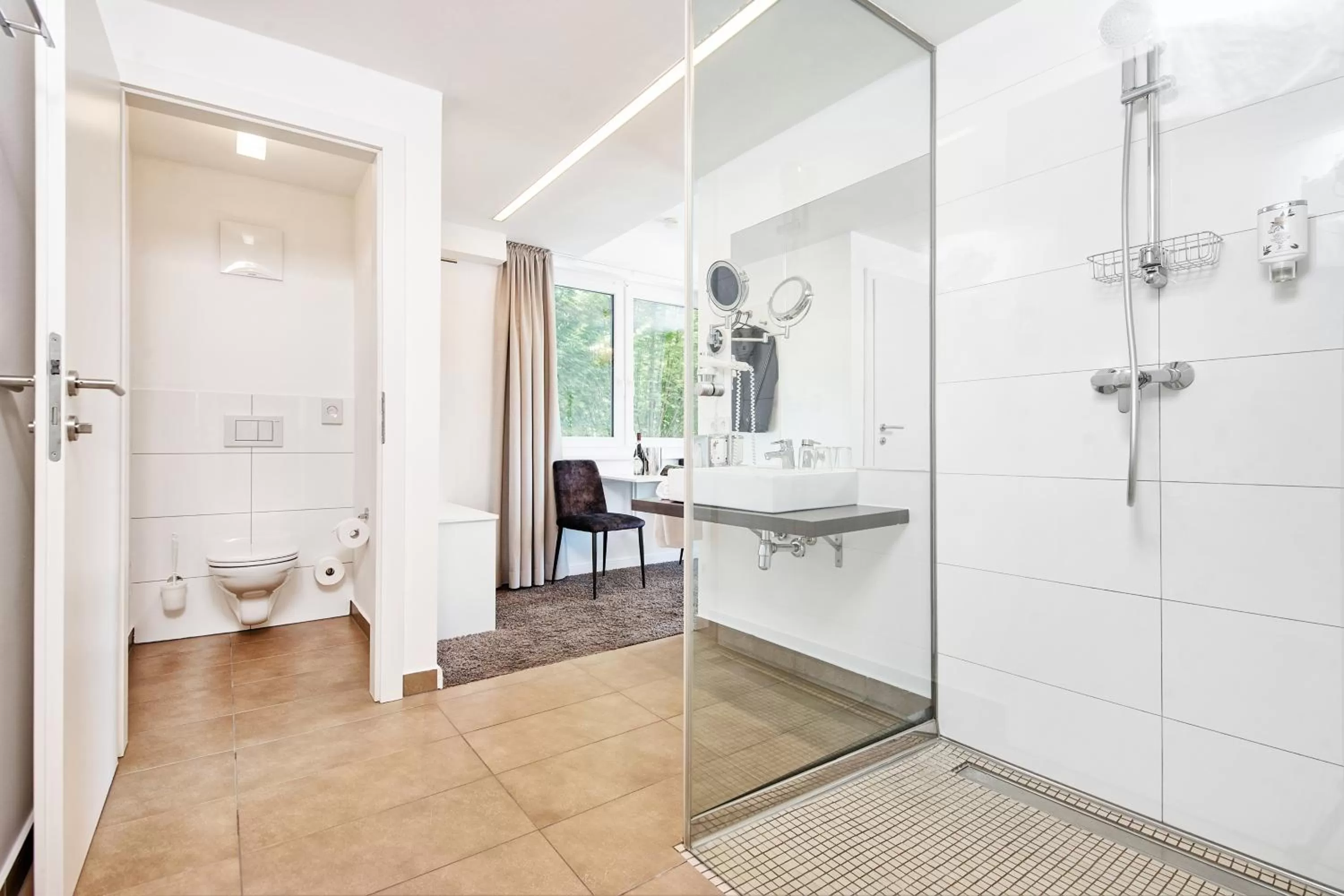 Photo of the whole room in Hotel Velden - 24 Checkin Zimmer im Zentrum