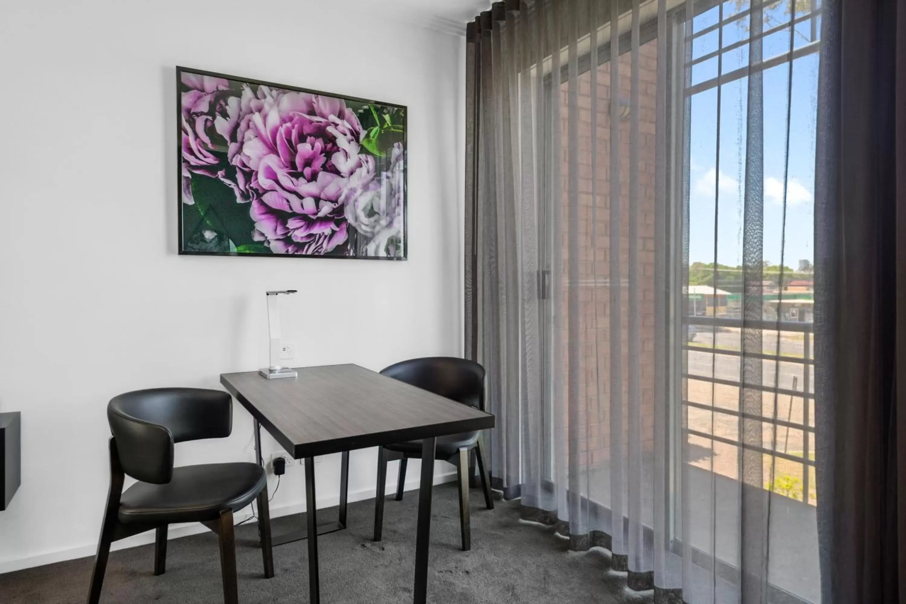 Bedroom, Dining Area in Quality Hotel Wangaratta Gateway