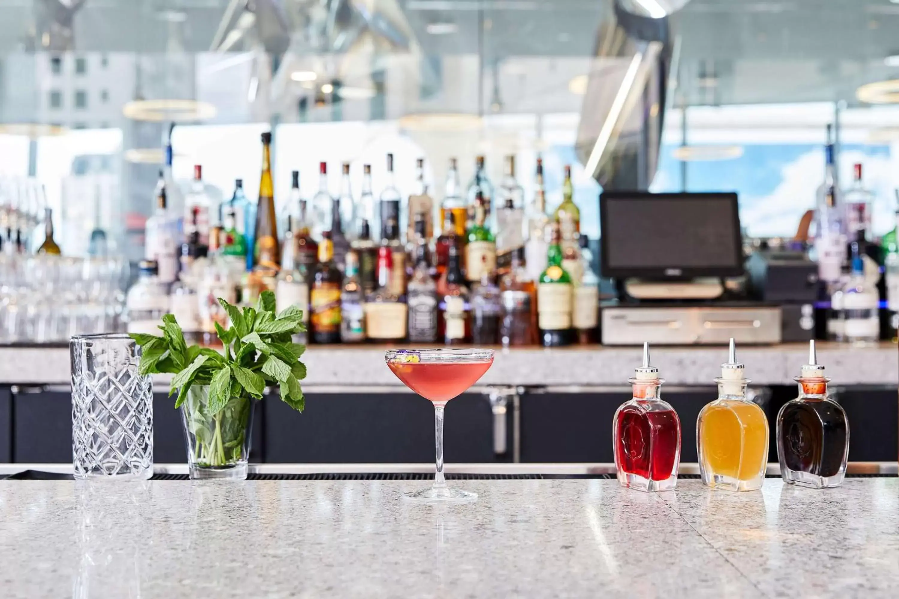 Lounge or bar in The Art Hotel Denver, Curio Collection by Hilton