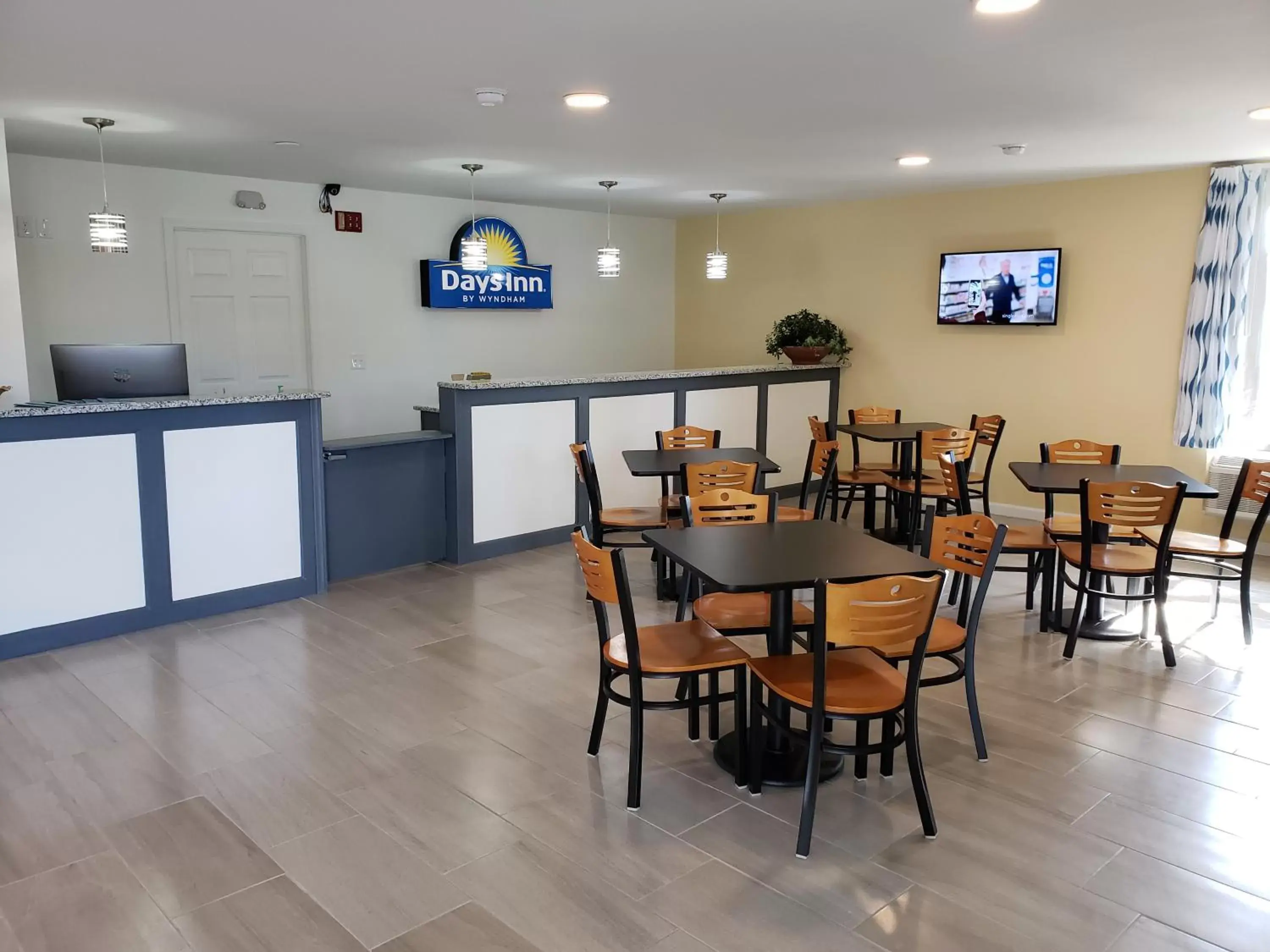 Restaurant/Places to Eat in Days Inn by Wyndham Cape Carteret