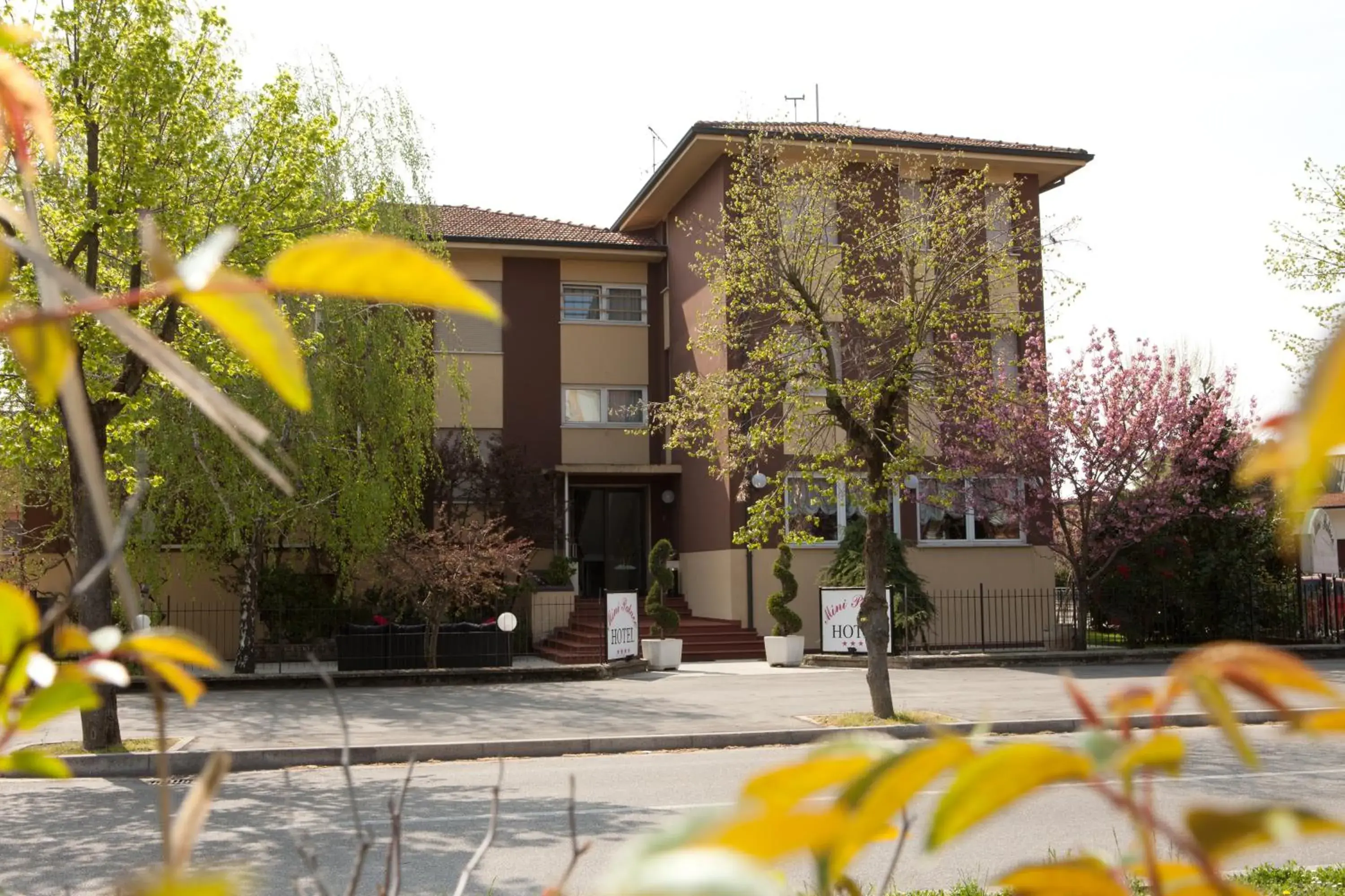 Facade/entrance, Property Building in Hotel Mini Palace - Country House