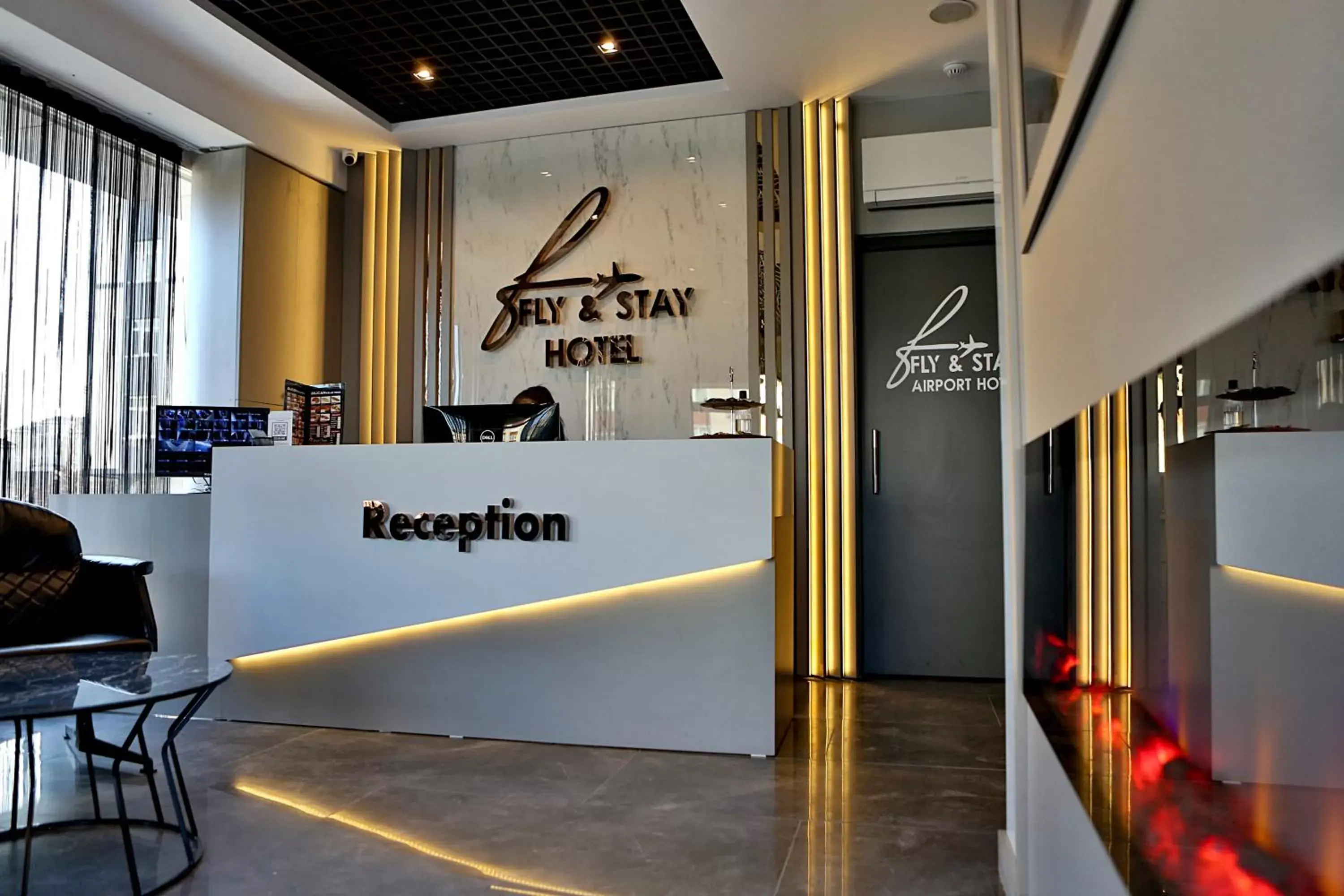 Lobby or reception in Fly And Stay Airport Hotel