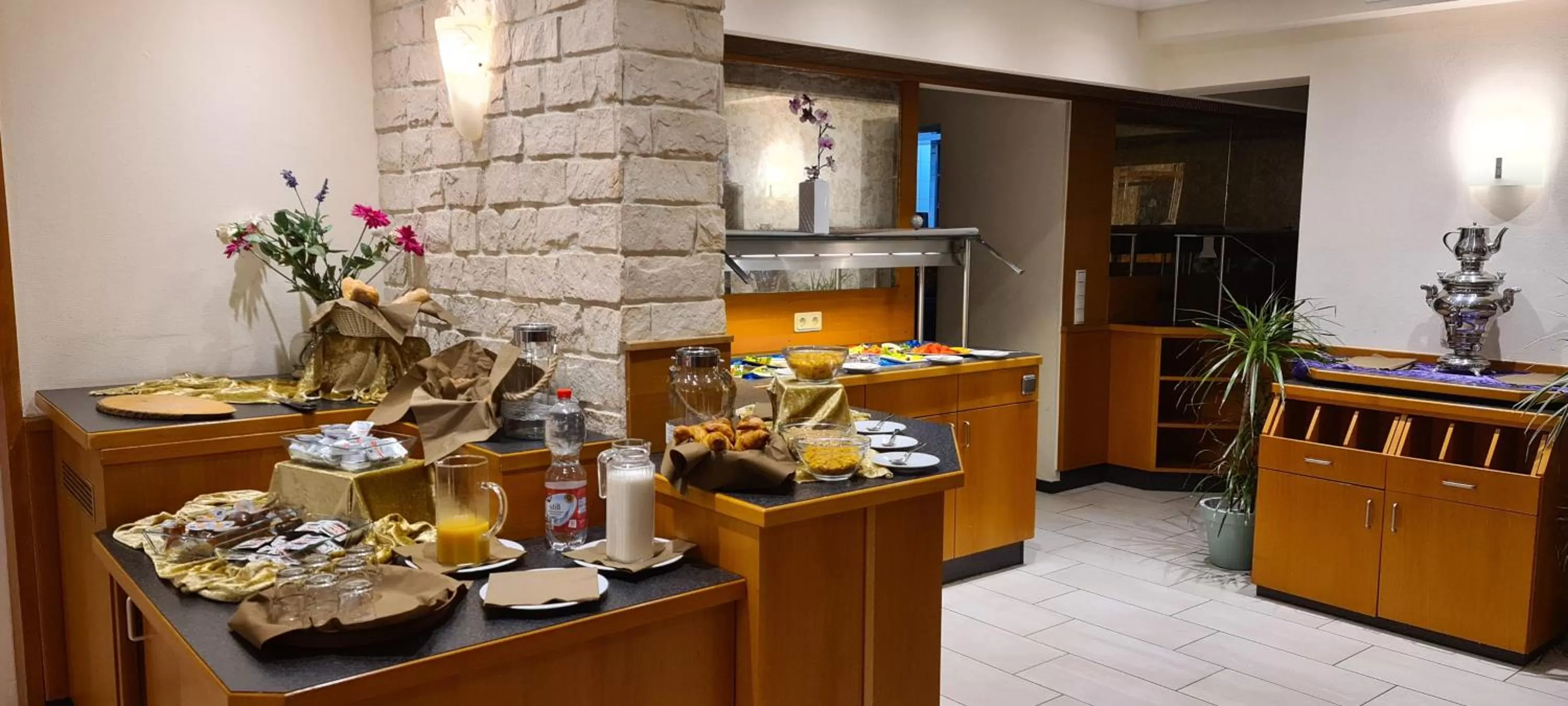 Buffet breakfast in Hotel Strand-Café