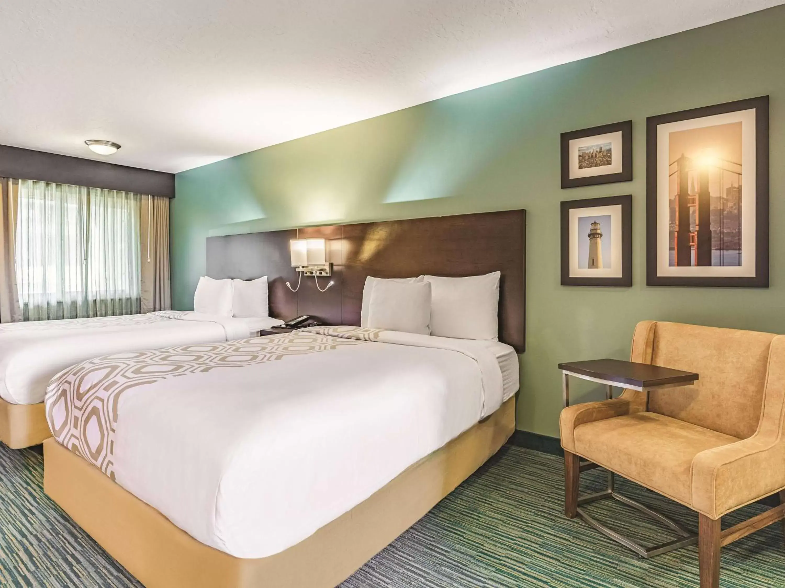 Photo of the whole room, Bed in La Quinta by Wyndham San Francisco Airport West