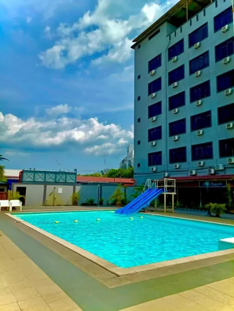 Property building, Swimming Pool in Langgura Baron Resort