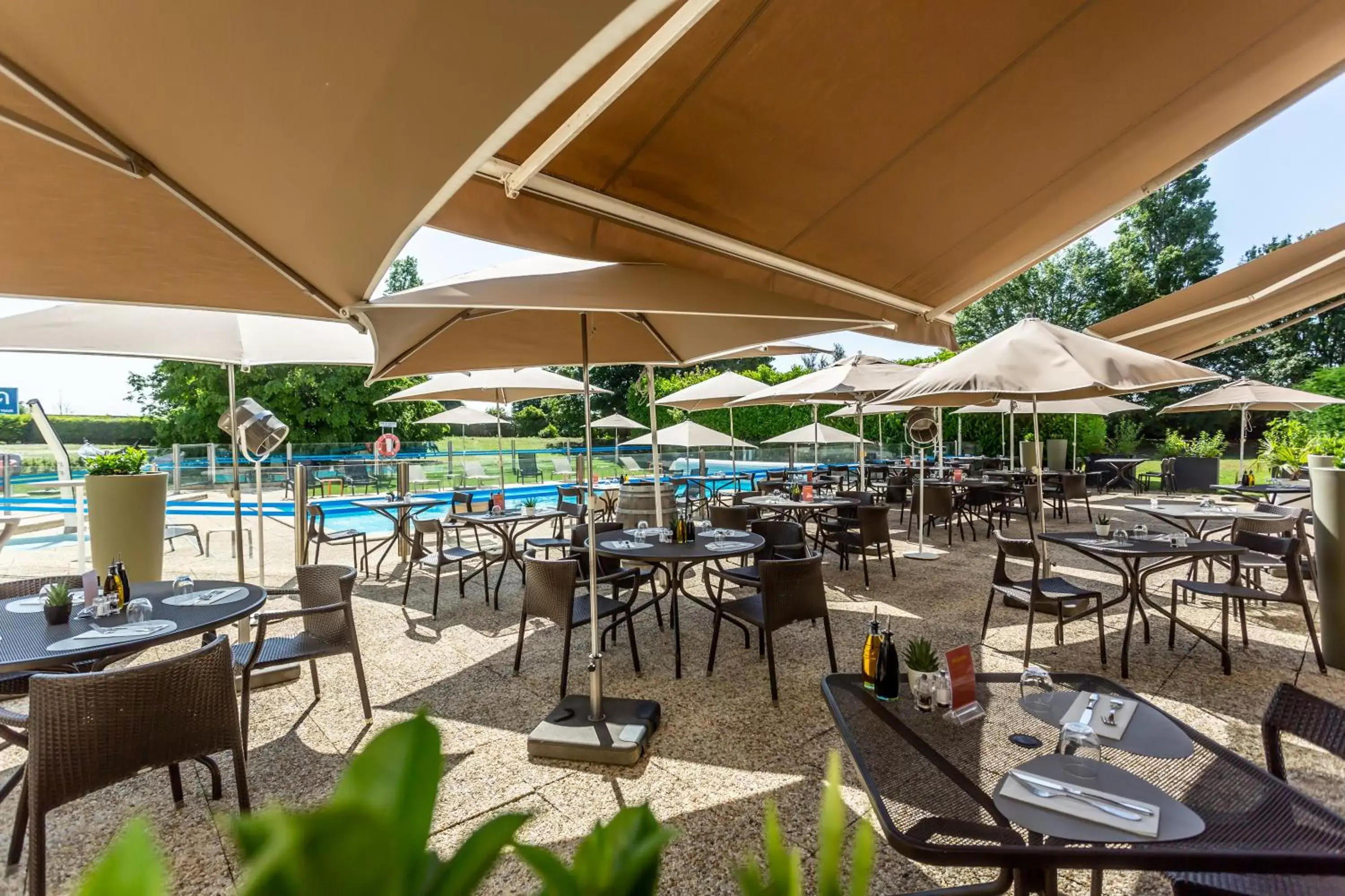 Patio, Restaurant/Places to Eat in Novotel Bourges