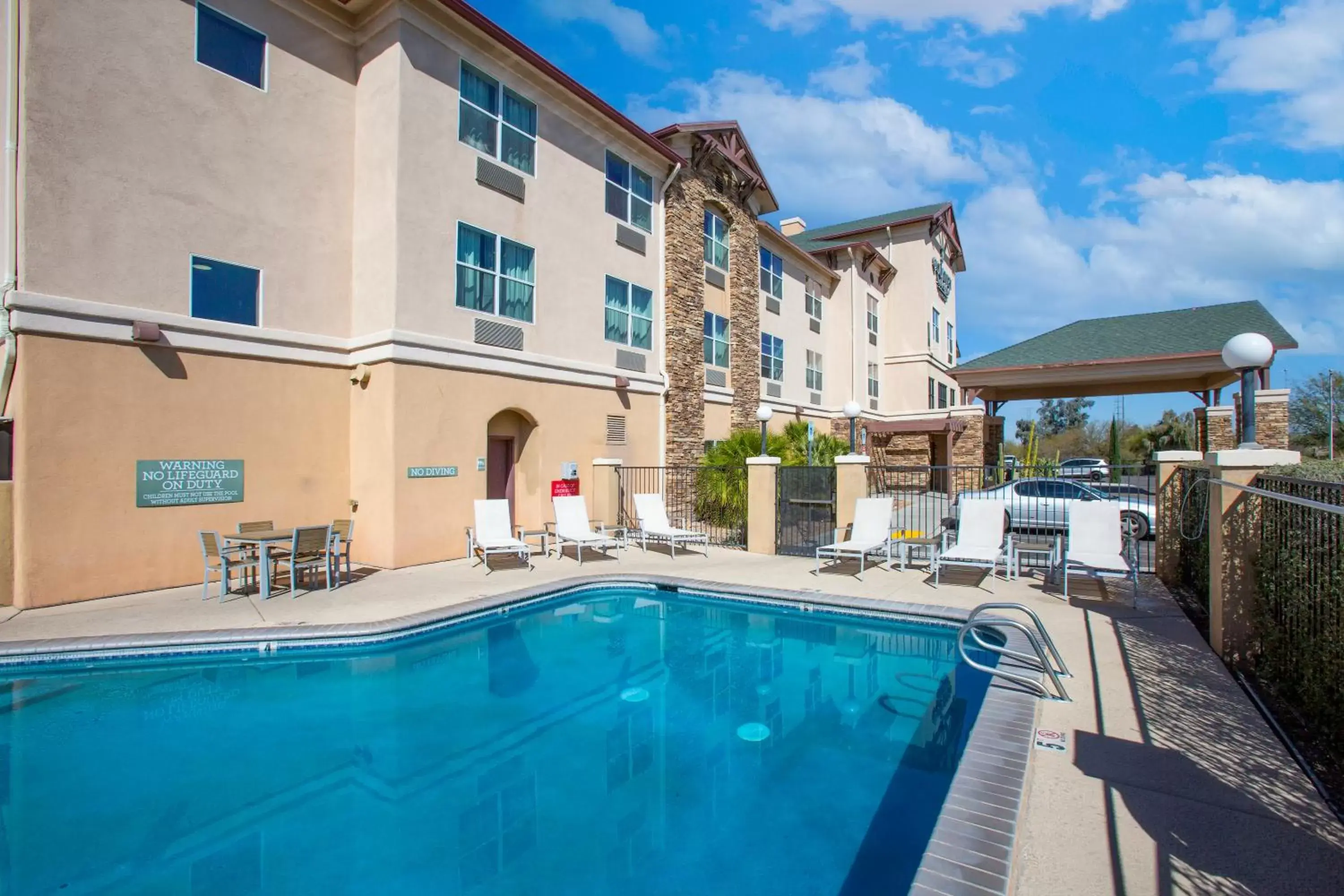 Swimming pool, Property Building in Country Inn & Suites by Radisson, Tucson City Center, AZ