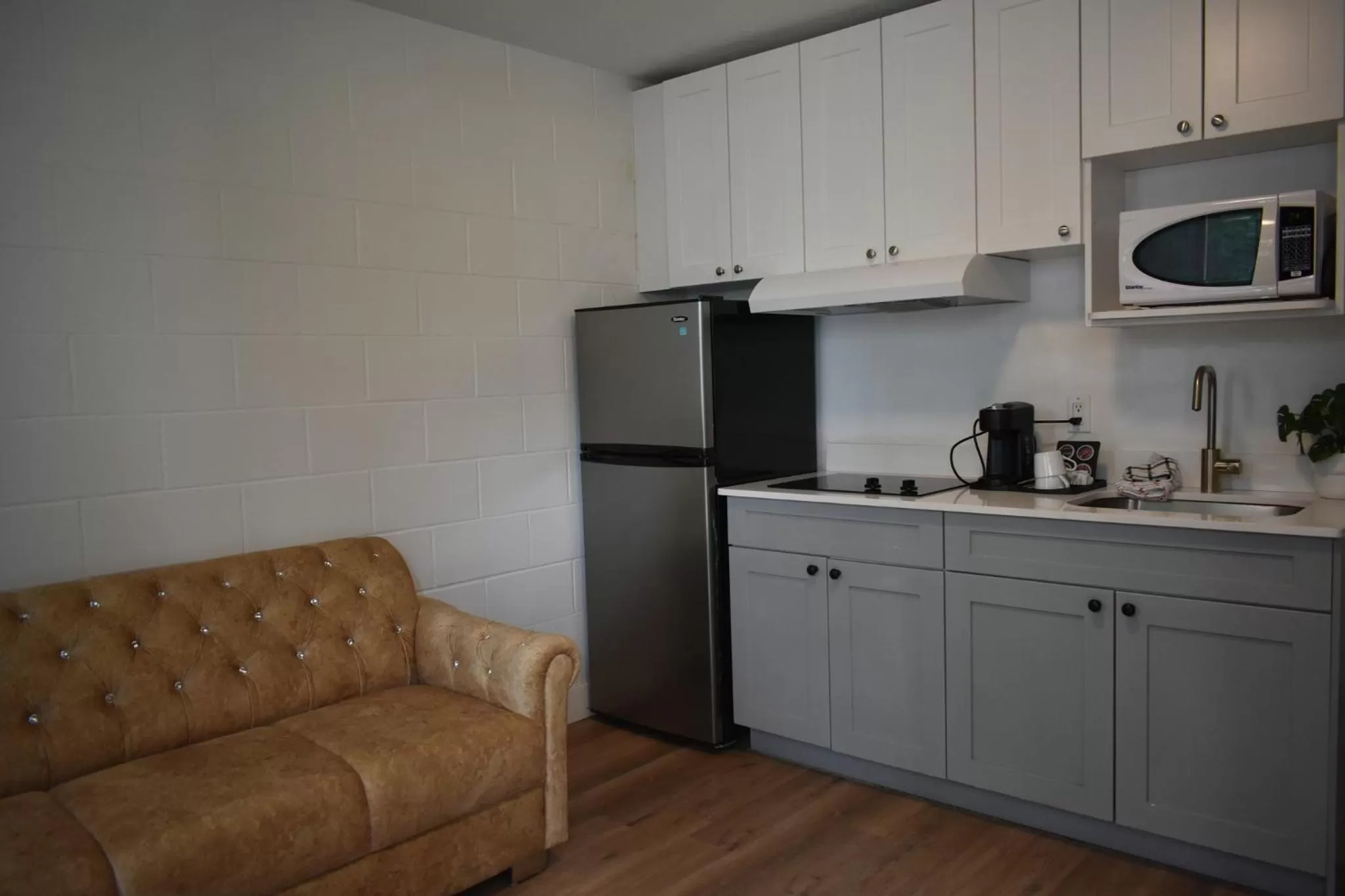 Kitchen or kitchenette in Hotel Civilia Lakeside by Civilia Golf Retreat