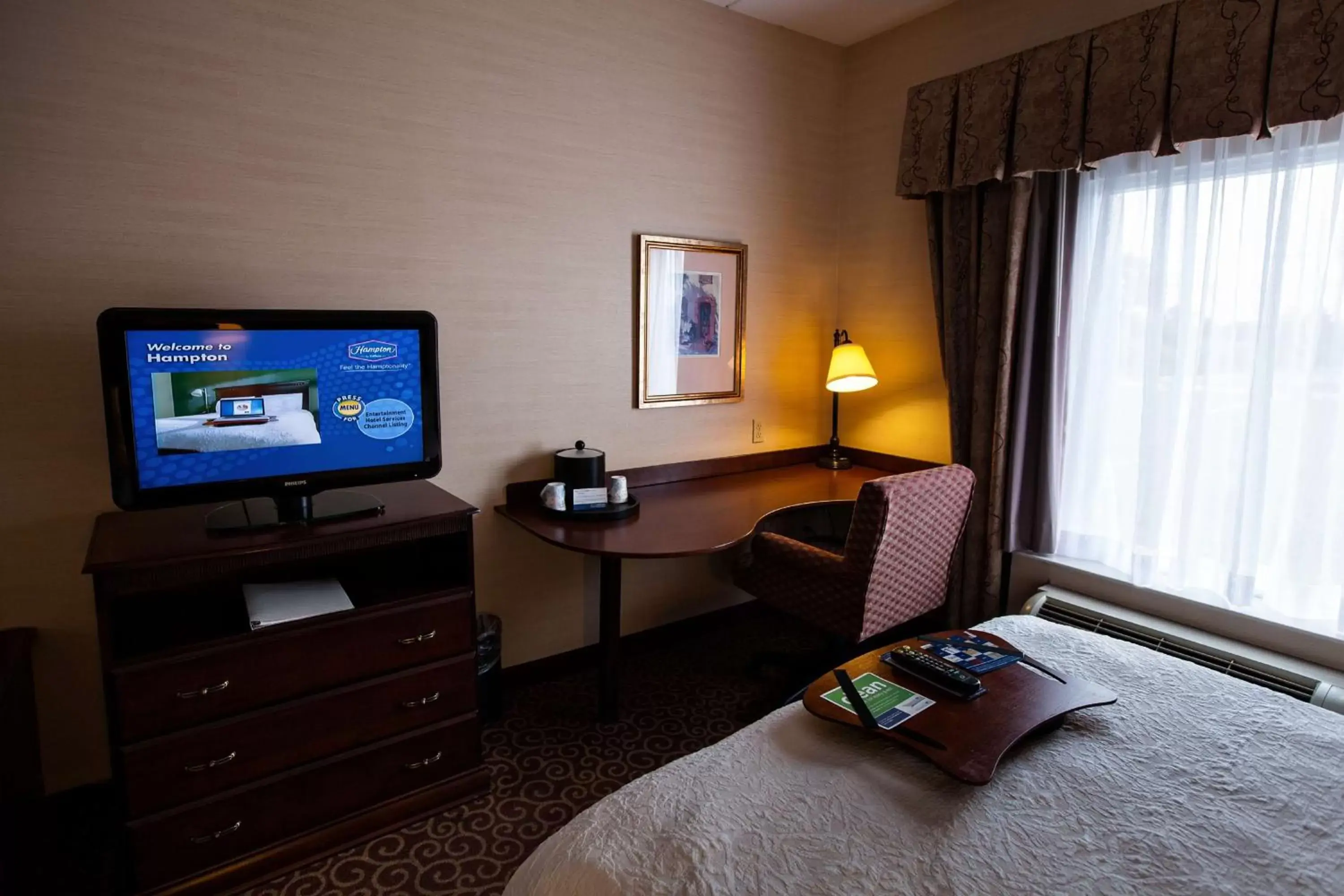 Bed, TV/Entertainment Center in Hampton Inn by Hilton Napanee