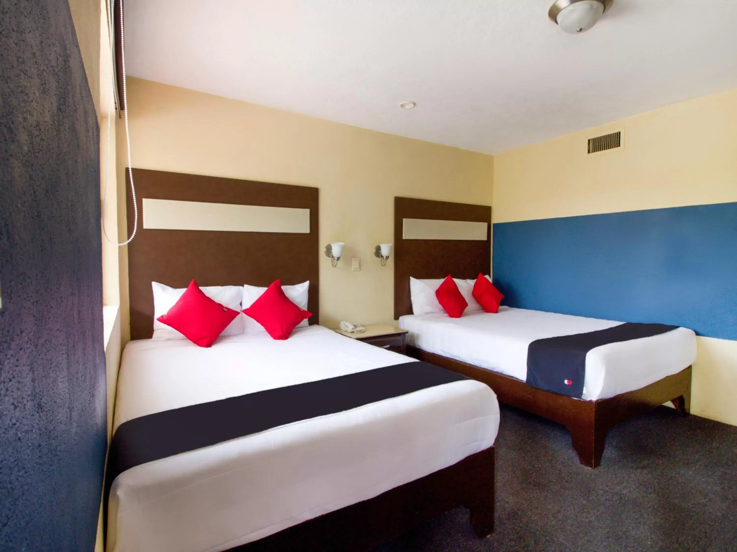 Bedroom, Bed in Hotel La Fuente, Saltillo