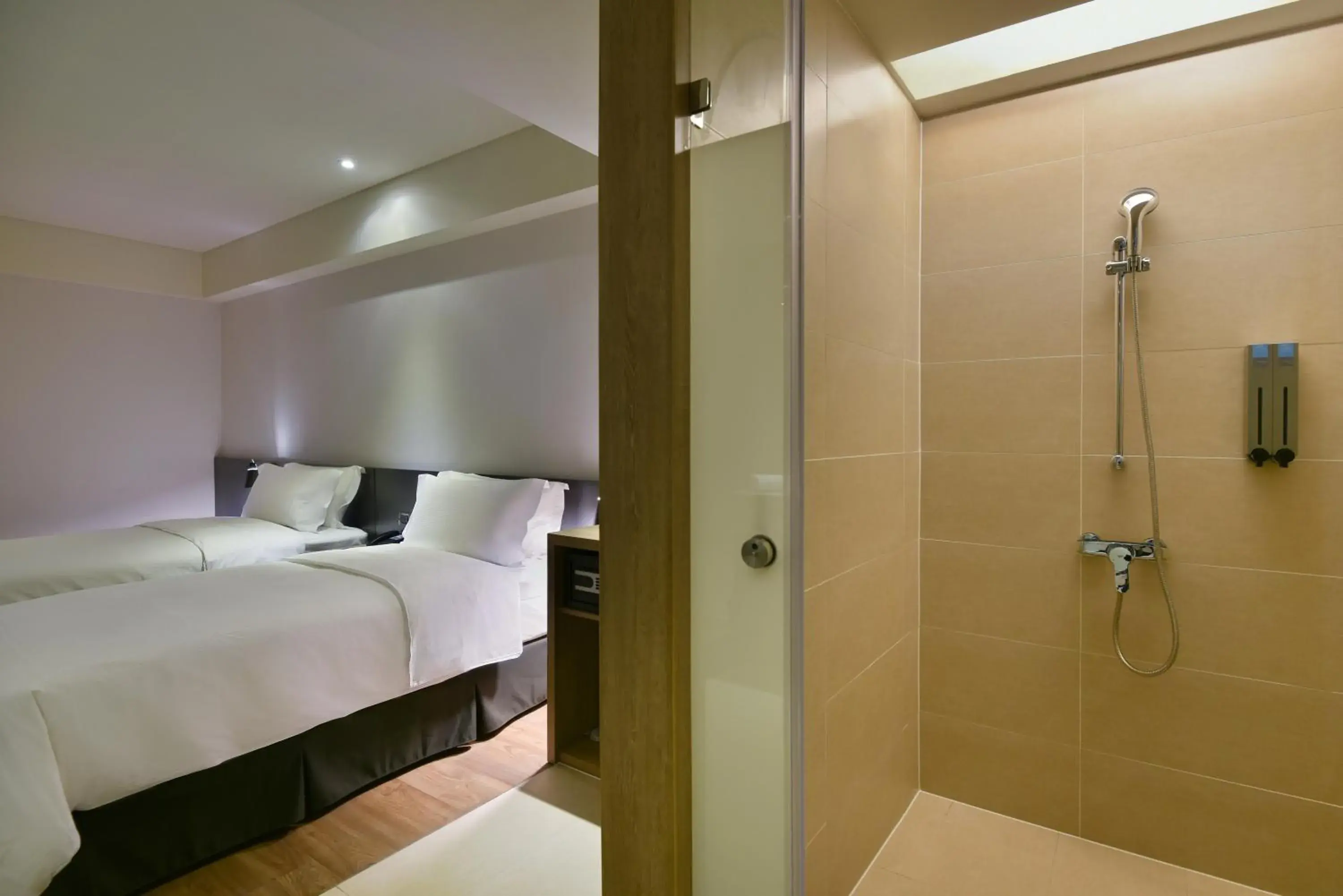 Photo of the whole room, Bathroom in Just Sleep Kaohsiung Station