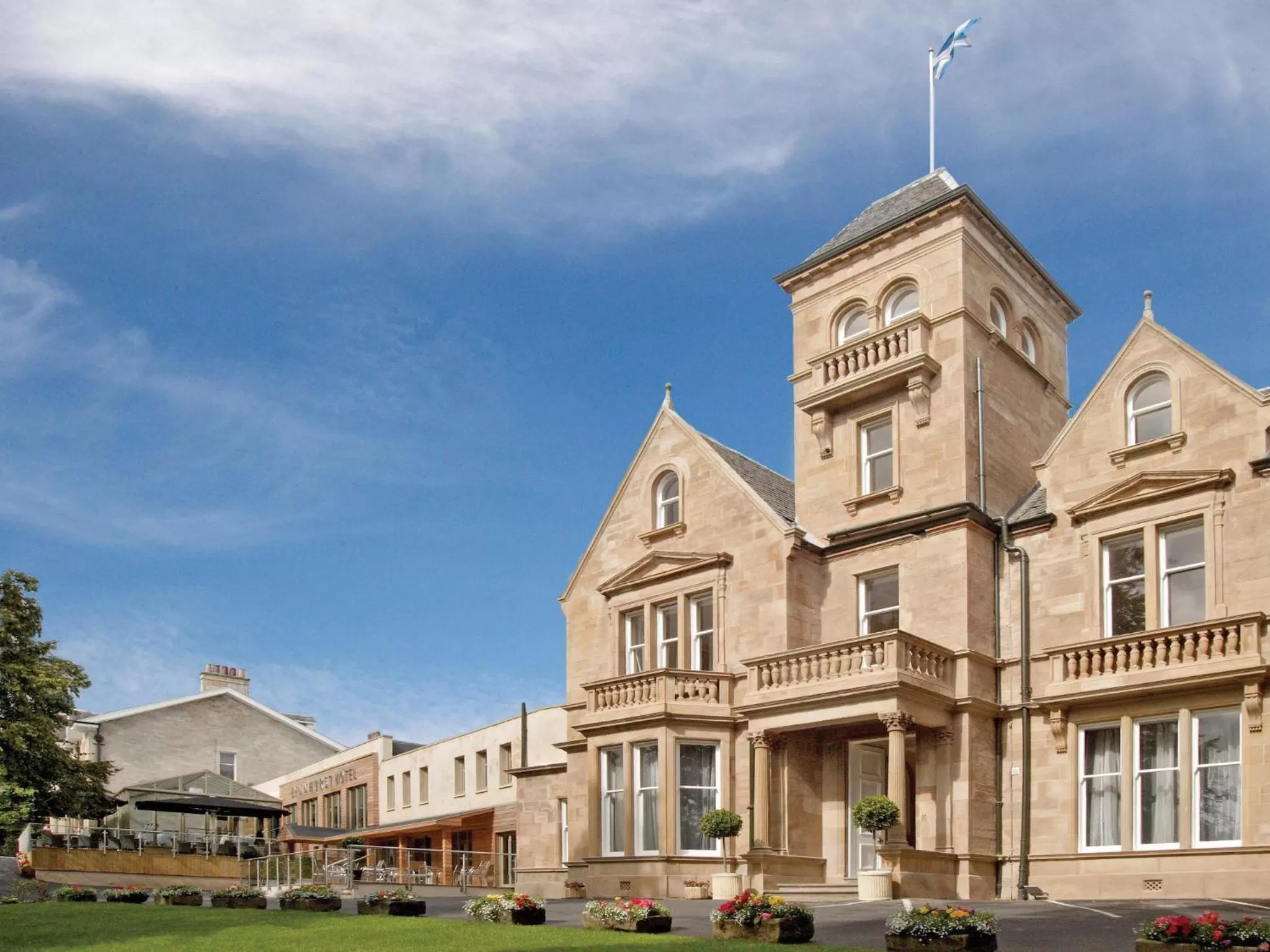 Facade/entrance in Lynnhurst Hotel