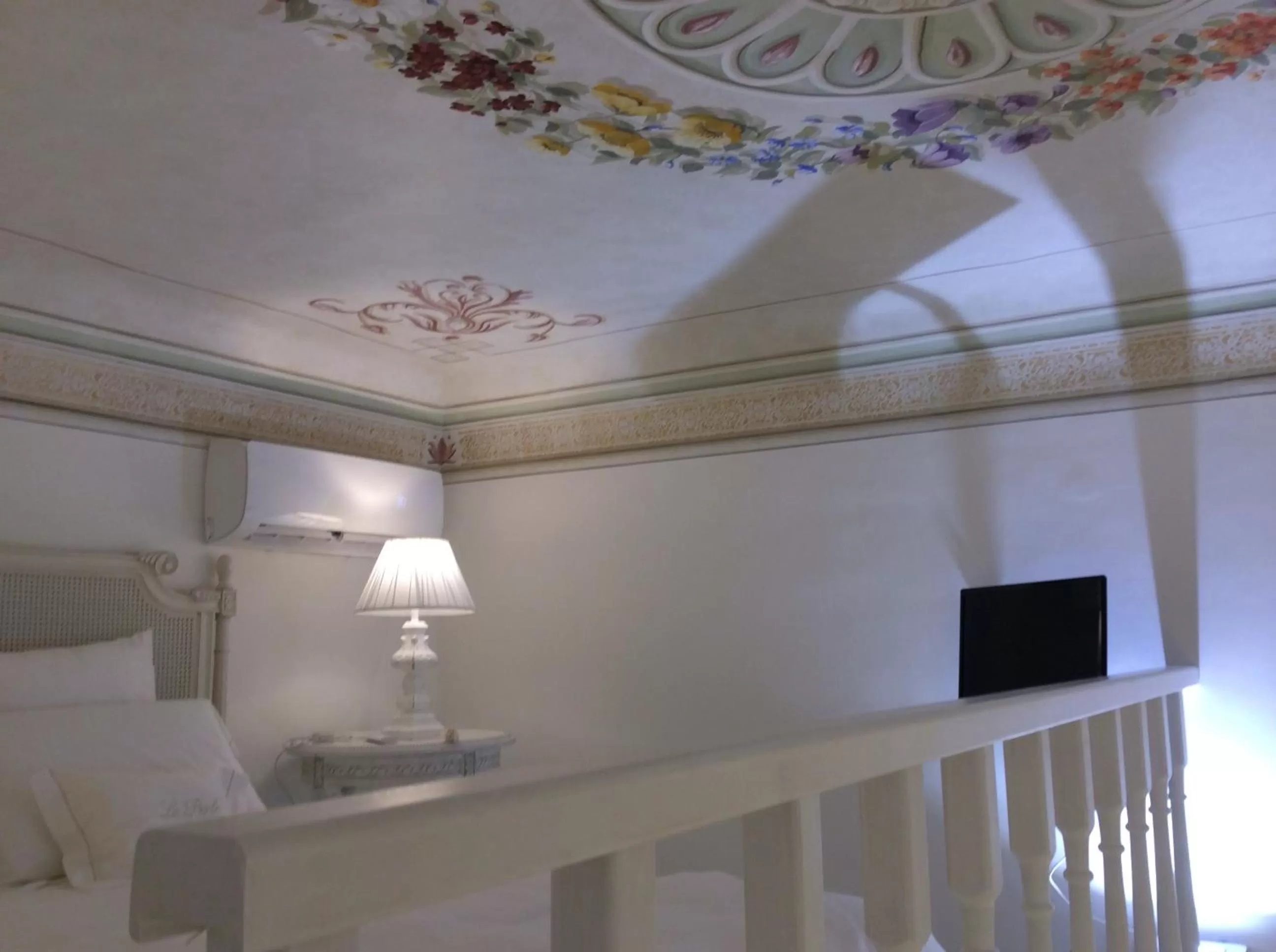 Decorative detail, Bed in Suite Le Perle