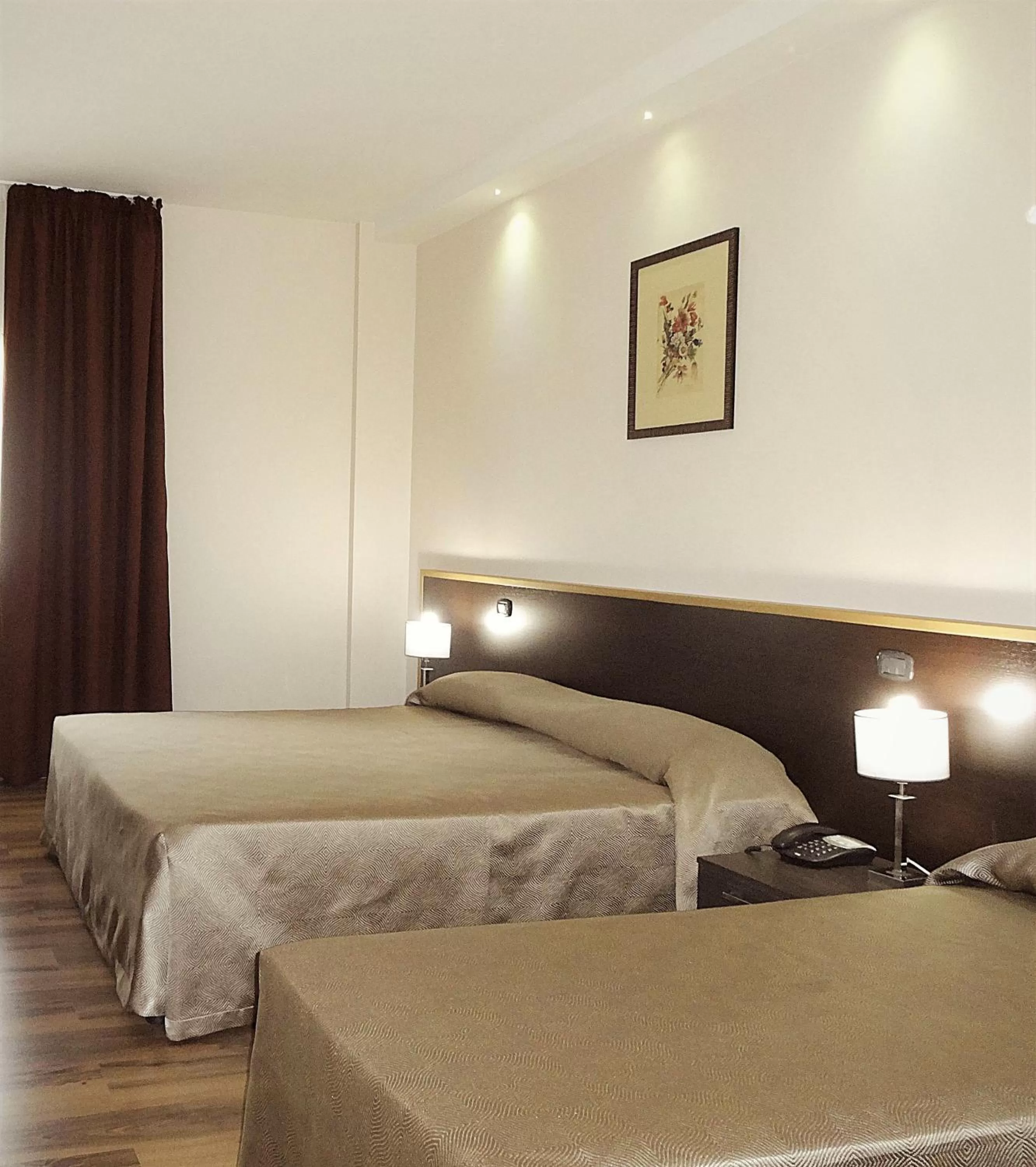 Photo of the whole room, Bed in Forum Palace Hotel