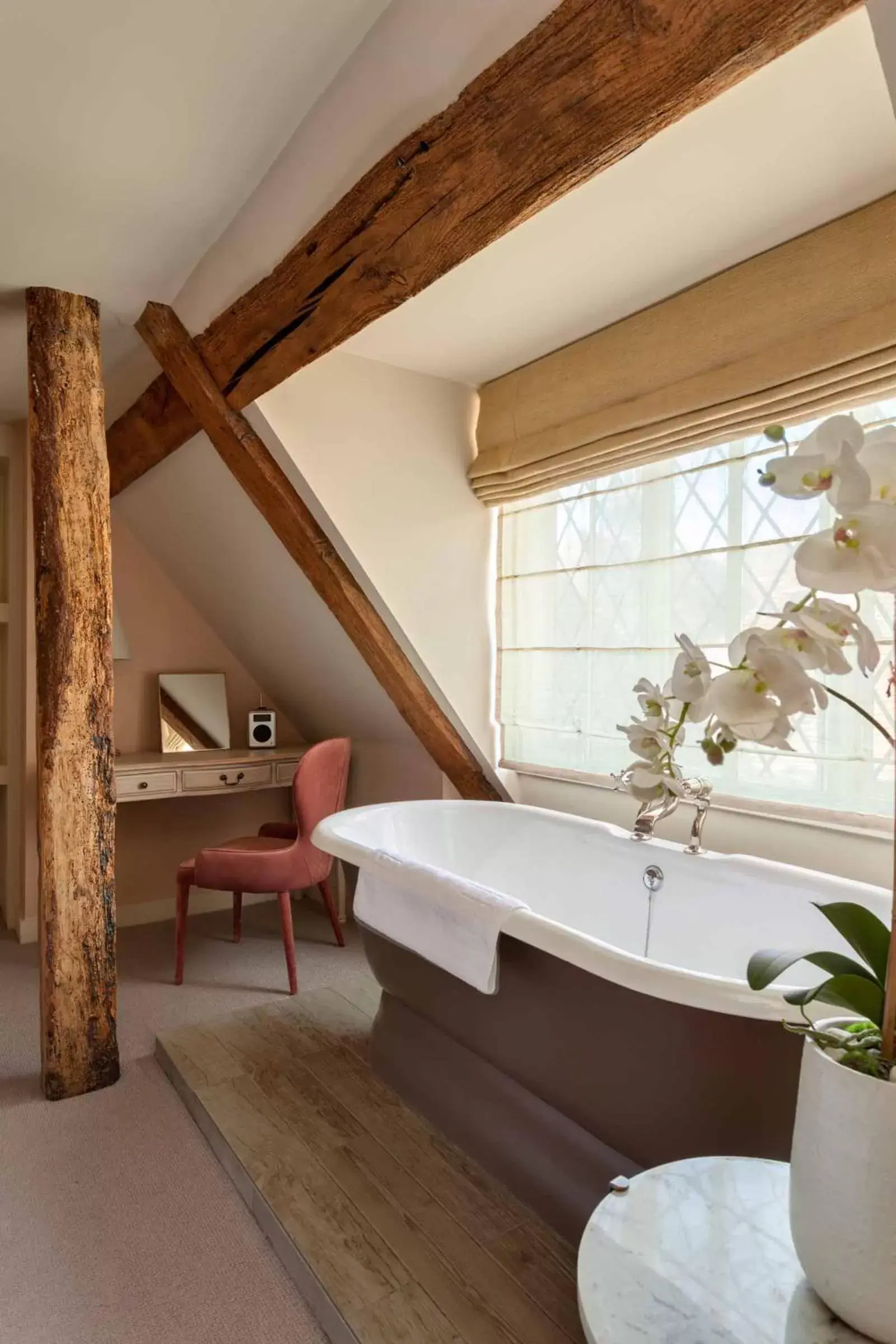 Bath, Bathroom in The Falstaff in Canterbury