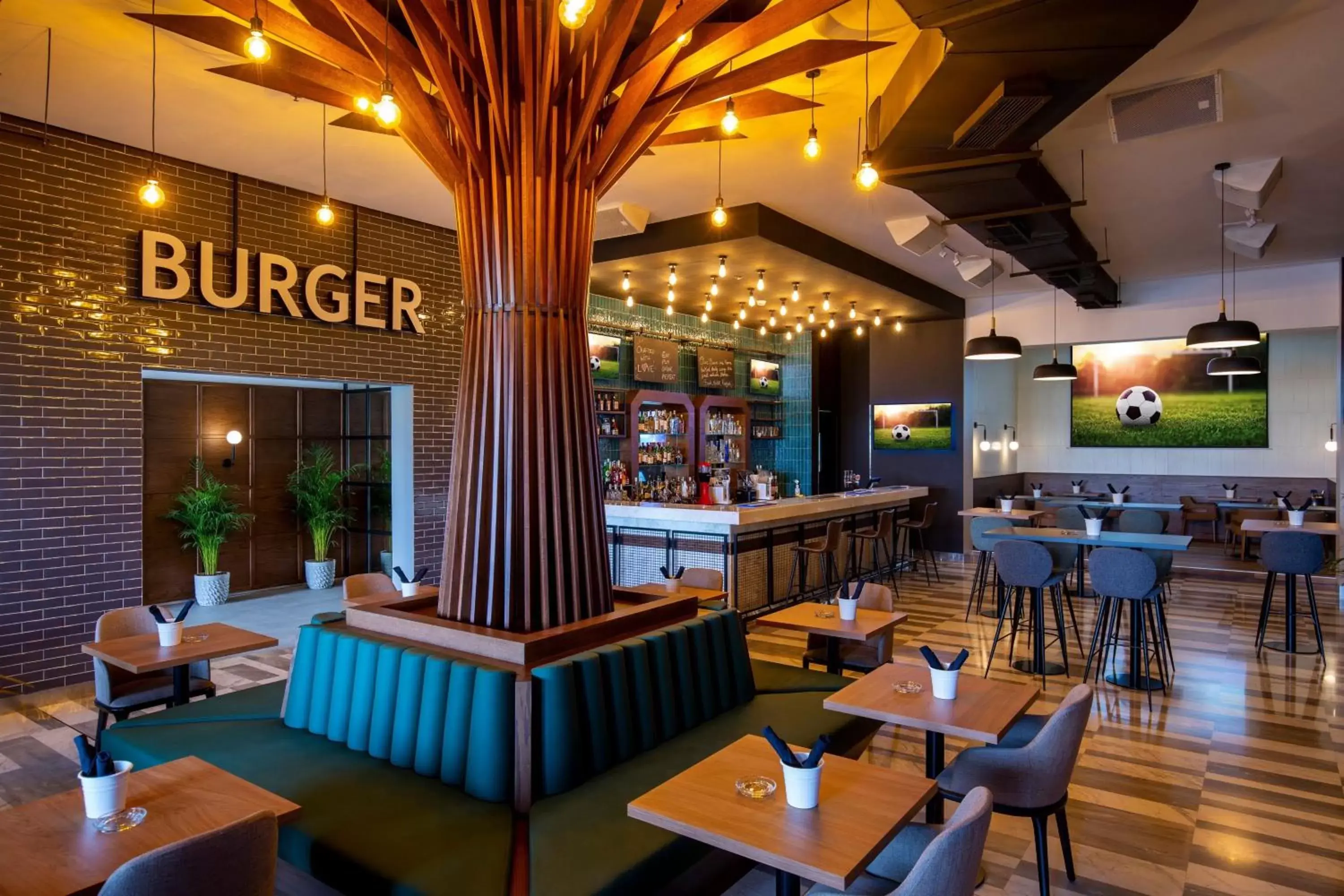 Lounge or bar, Restaurant/Places to Eat in Le Méridien City Centre Bahrain