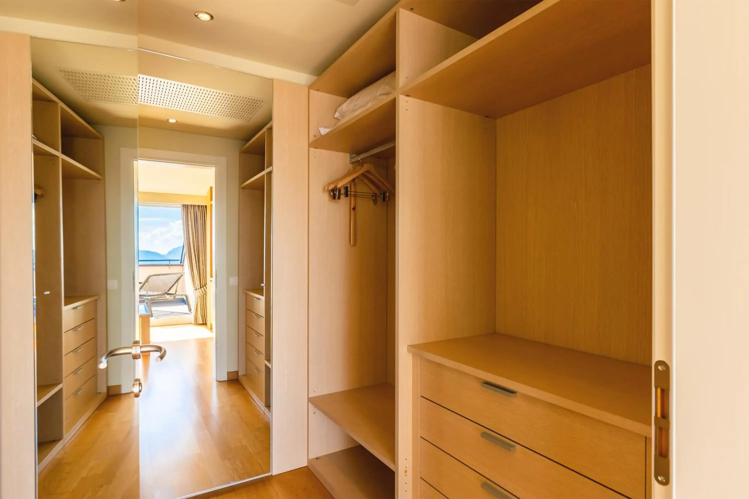 wardrobe in Kurhaus Cademario Hotel & DOT Spa - Ticino Hotels Group