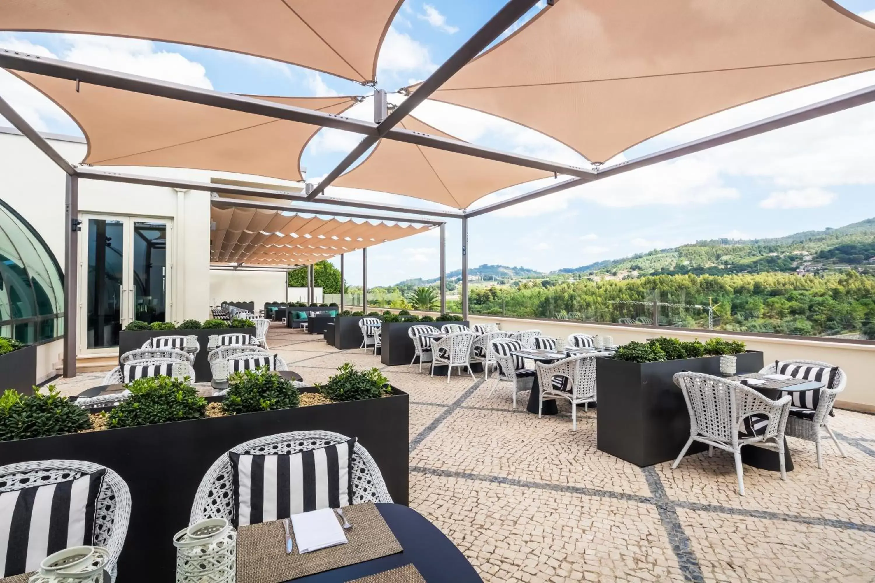 Balcony/Terrace, Restaurant/Places to Eat in Cidnay Santo Tirso - Charming Hotel & Executive Center