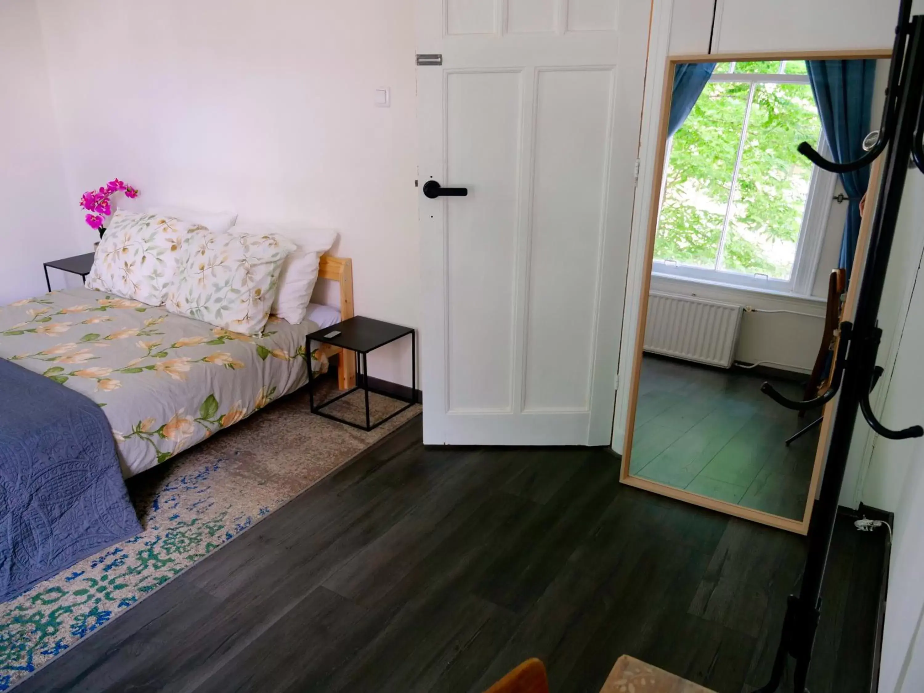 Bedroom, Seating Area in The Diesel Bed and Breakfast