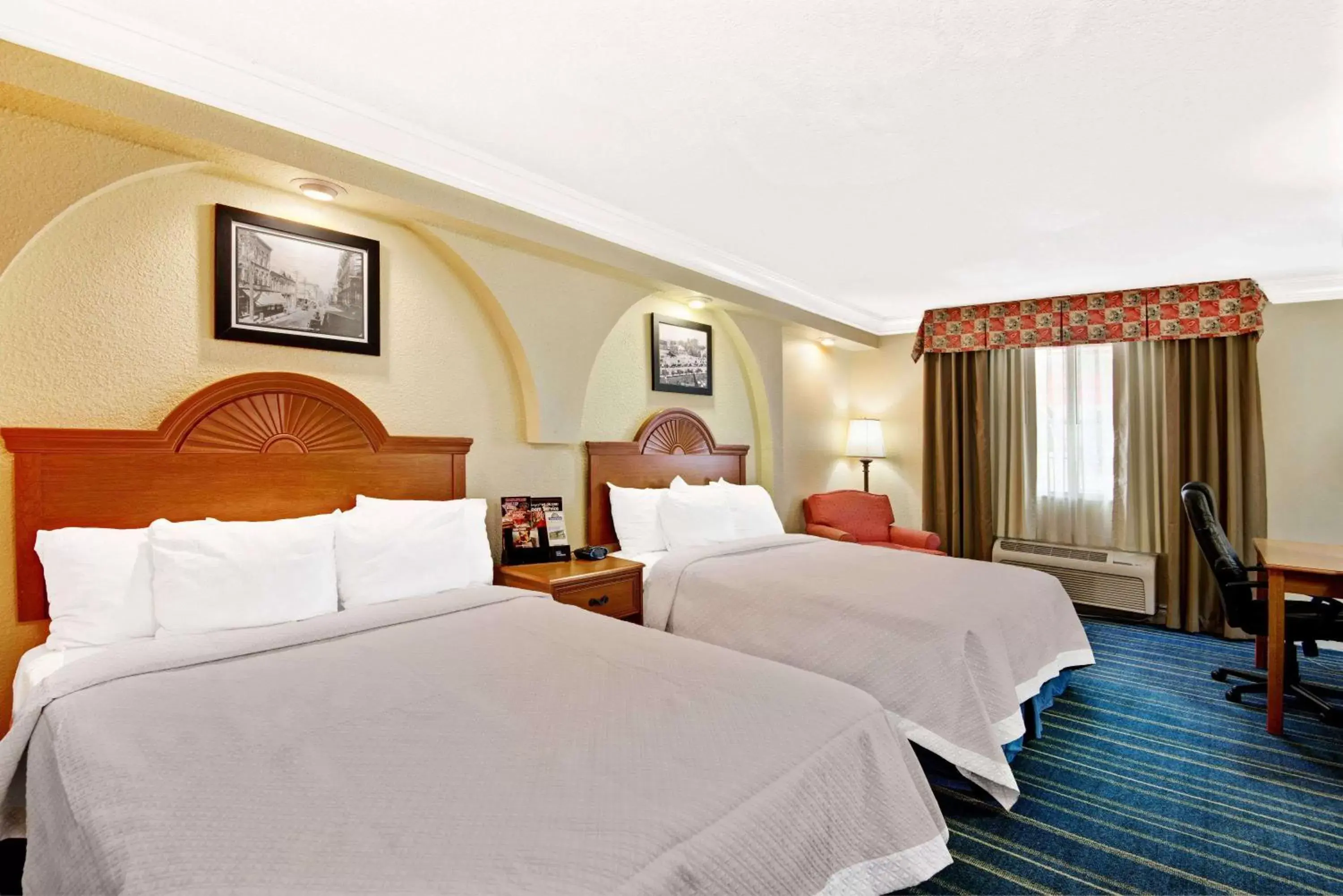 Photo of the whole room, Bed in Days Inn by Wyndham San Antonio Airport