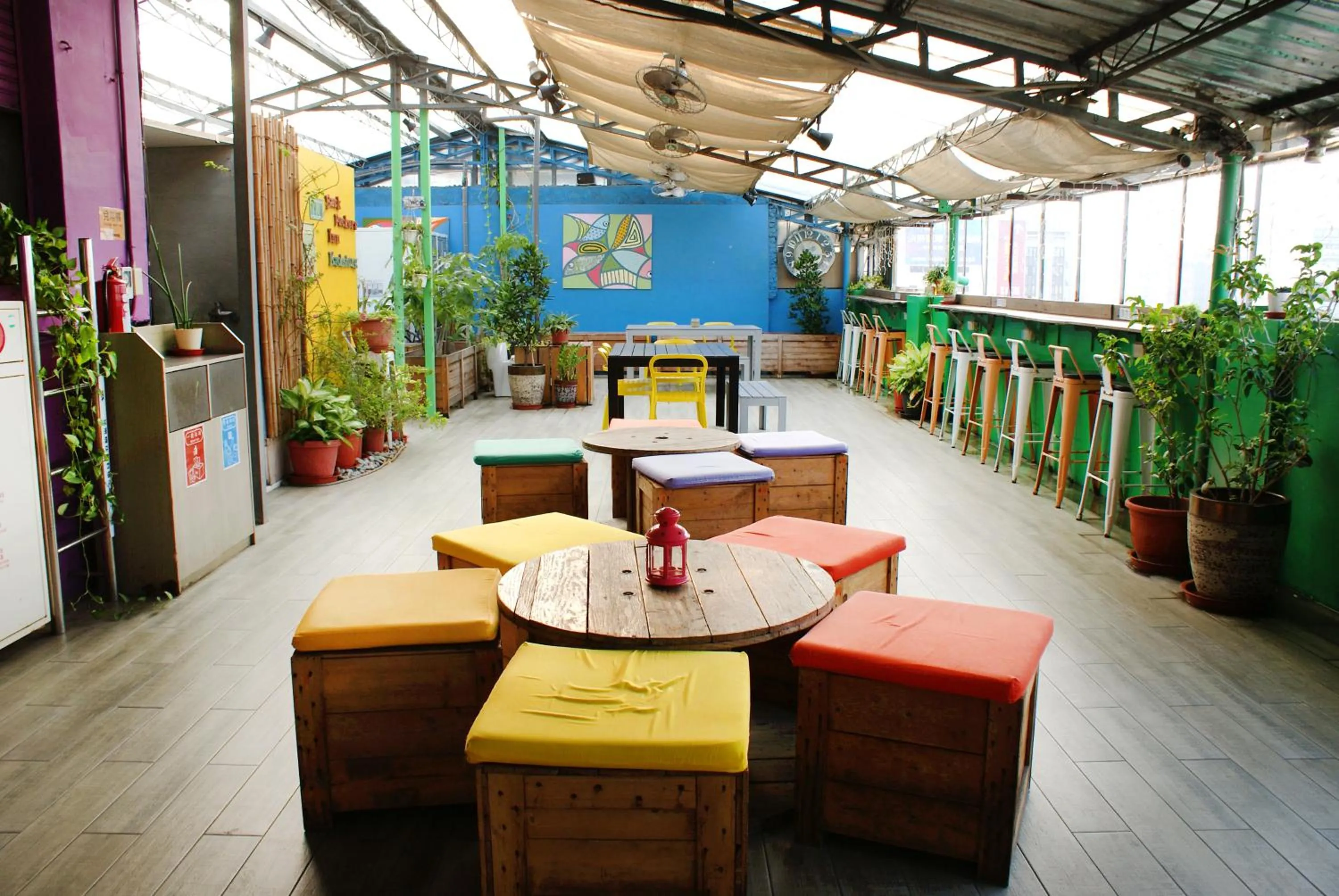 Patio in Uno Backpackers Inn