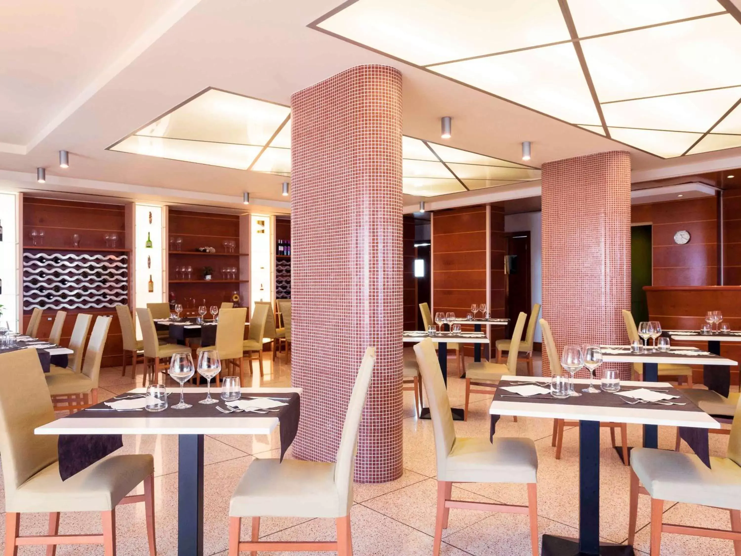 Restaurant/Places to Eat in Ibis Styles Bari Giovinazzo