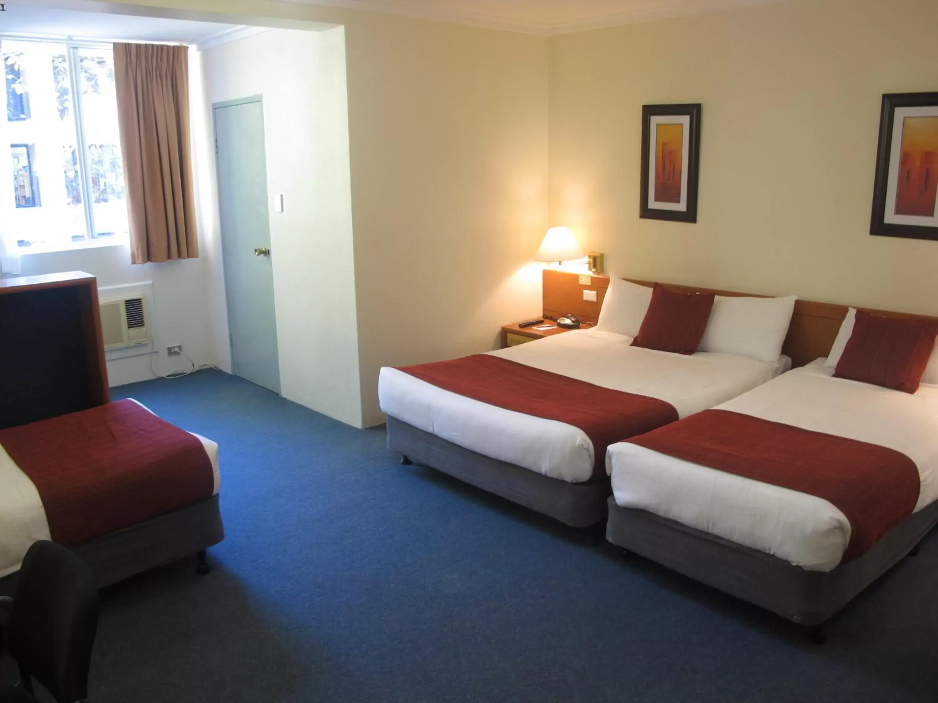 Photo of the whole room, Bed in Devere Hotel Photo of the whole room, Bed in Devere Hotel