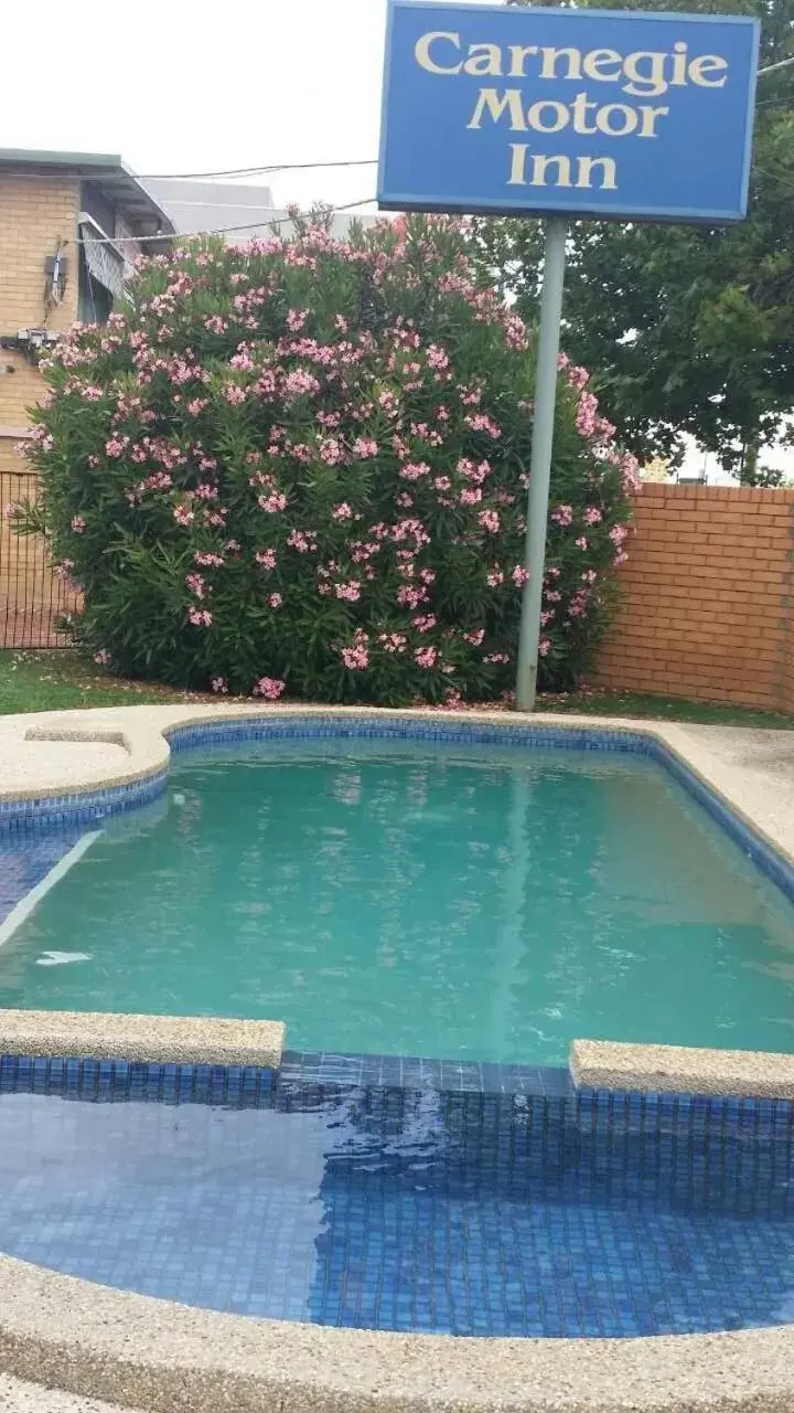 Swimming Pool in Carnegie Motor Inn